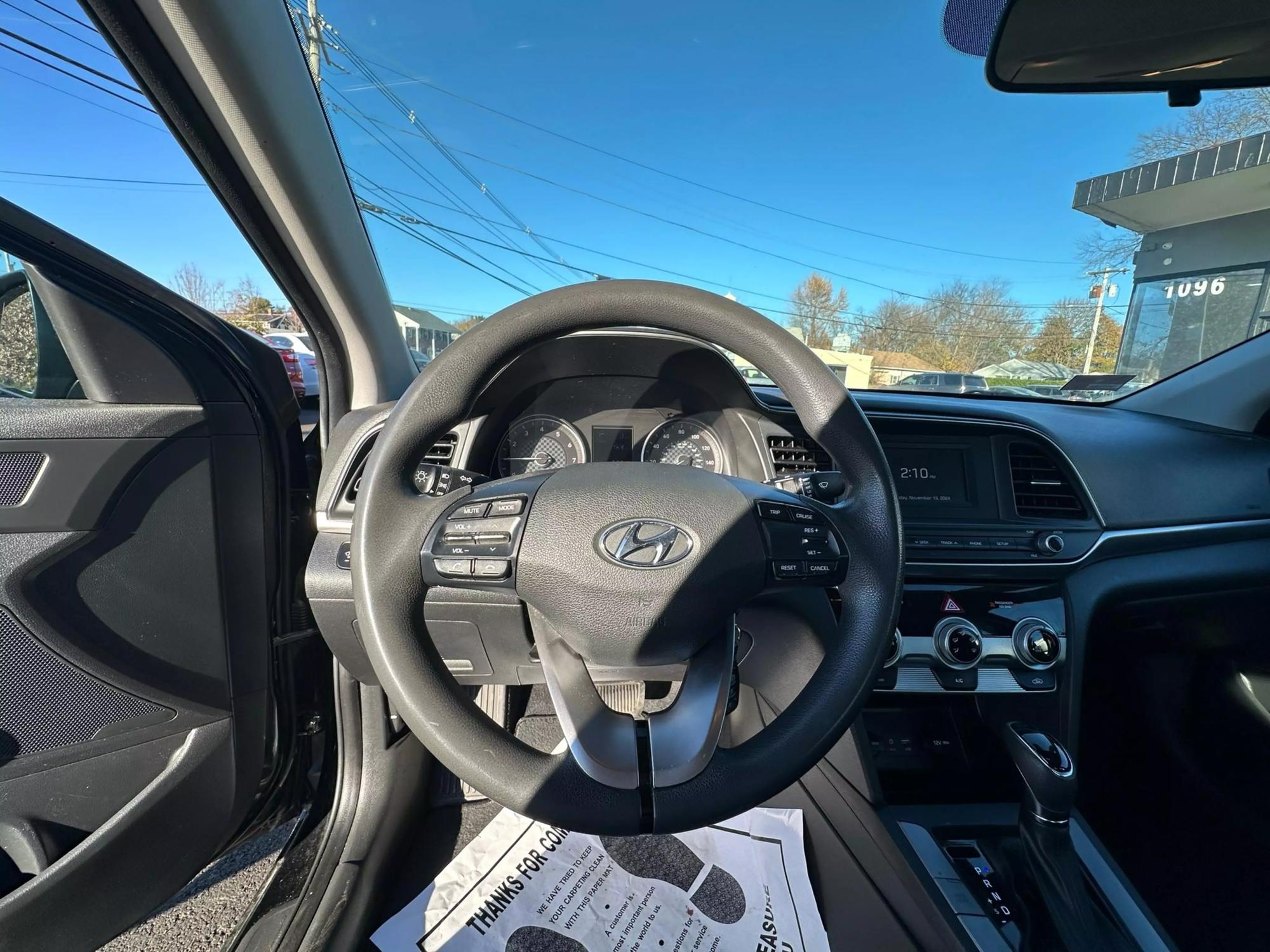 2019 Hyundai Elantra SE photo 38