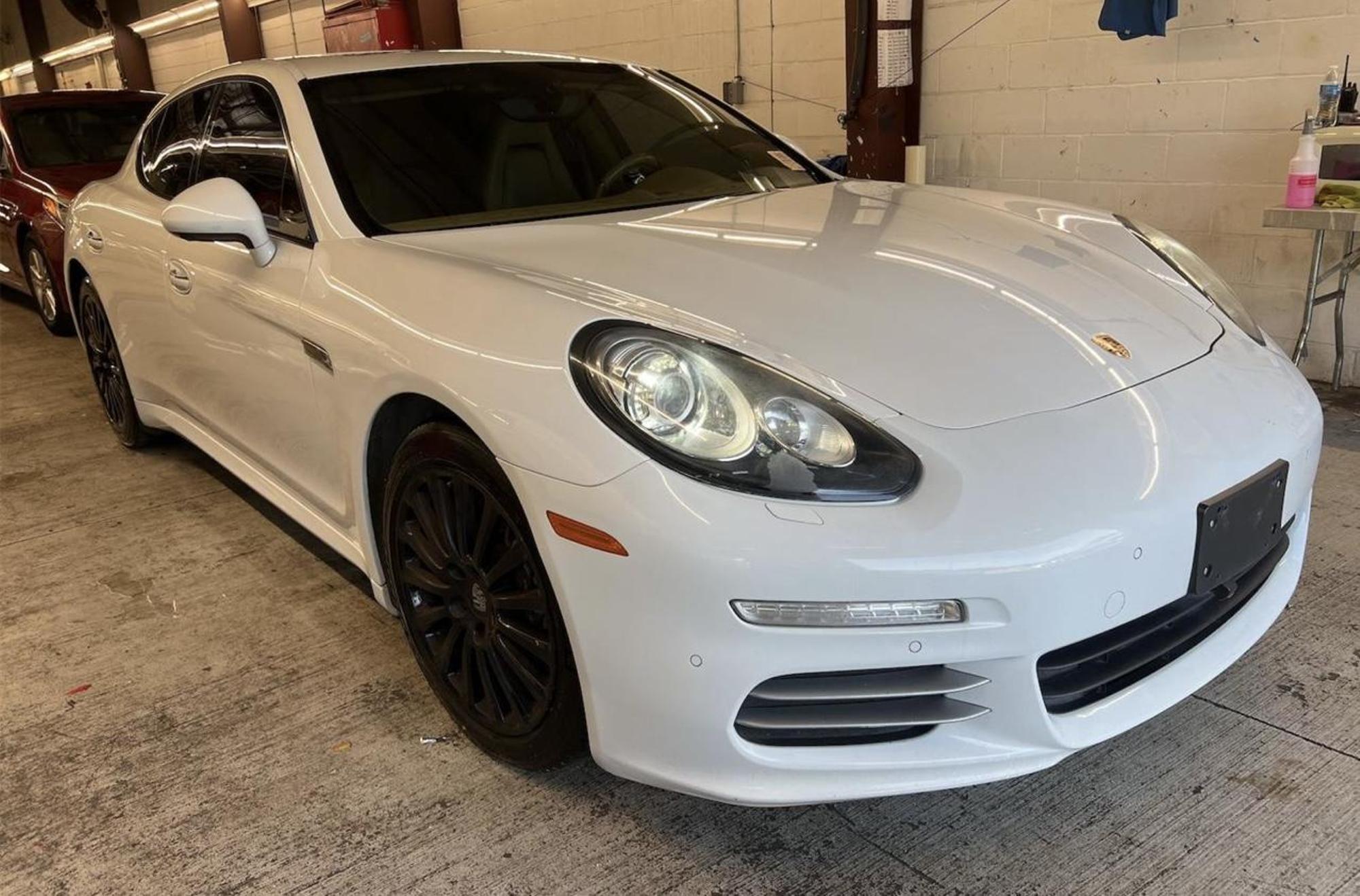 2014 Porsche Panamera Base photo 2