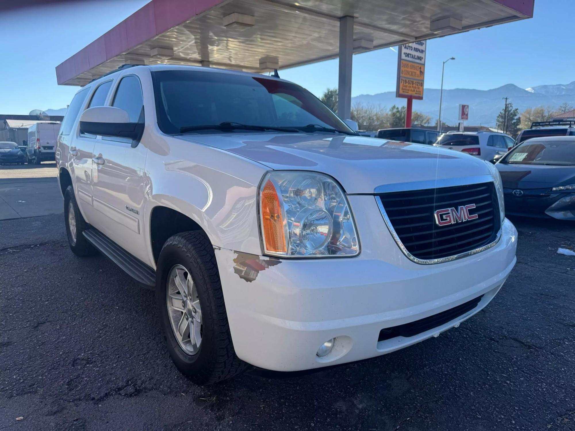 2013 GMC Yukon SLE photo 25