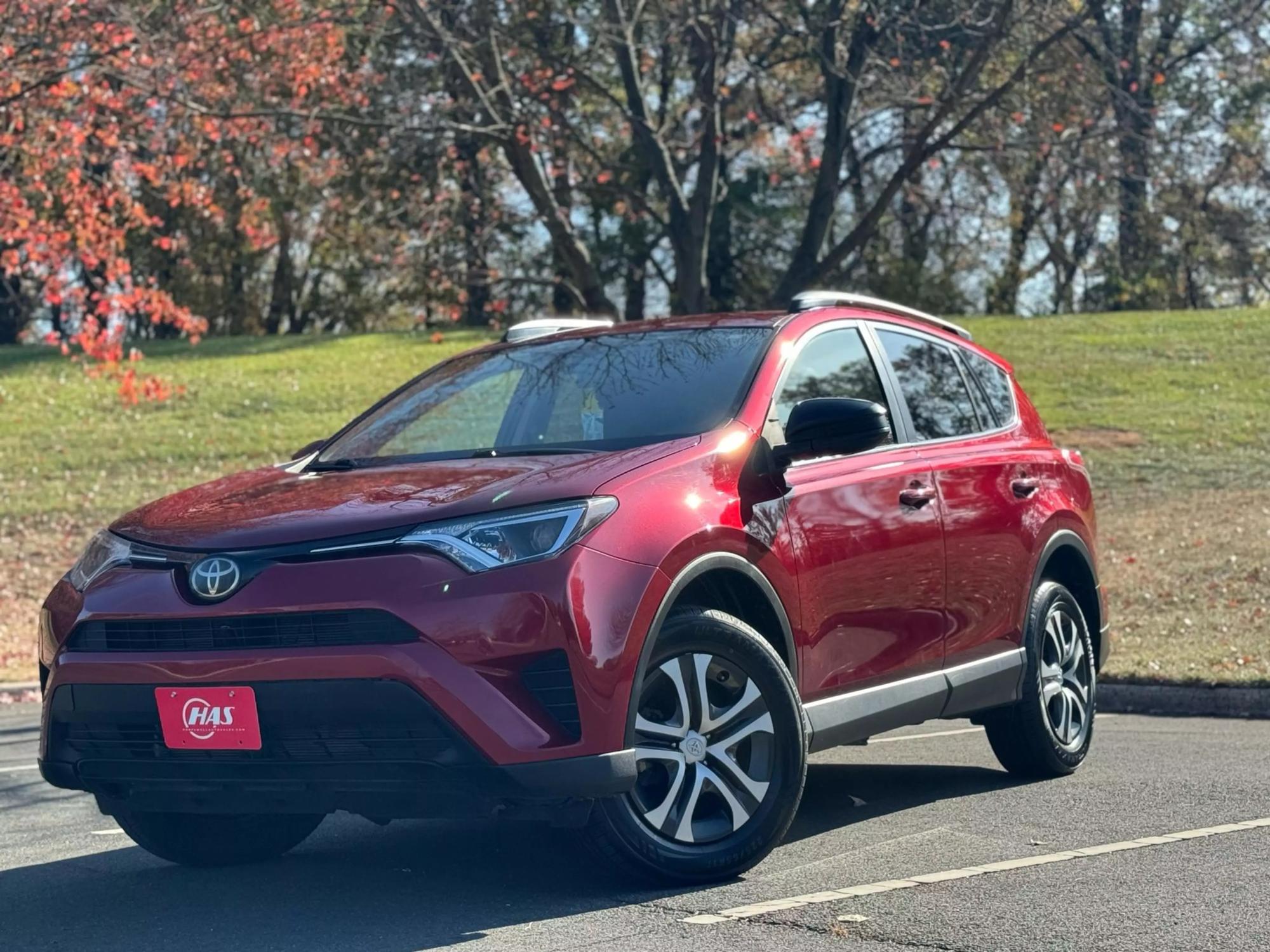 2018 Toyota RAV4 LE photo 16