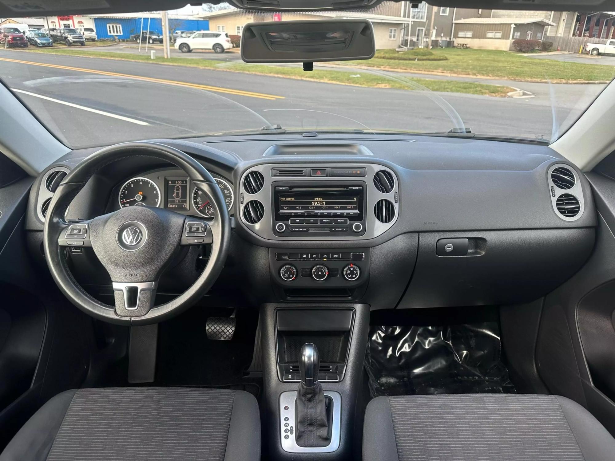 2014 Volkswagen Tiguan S photo 157