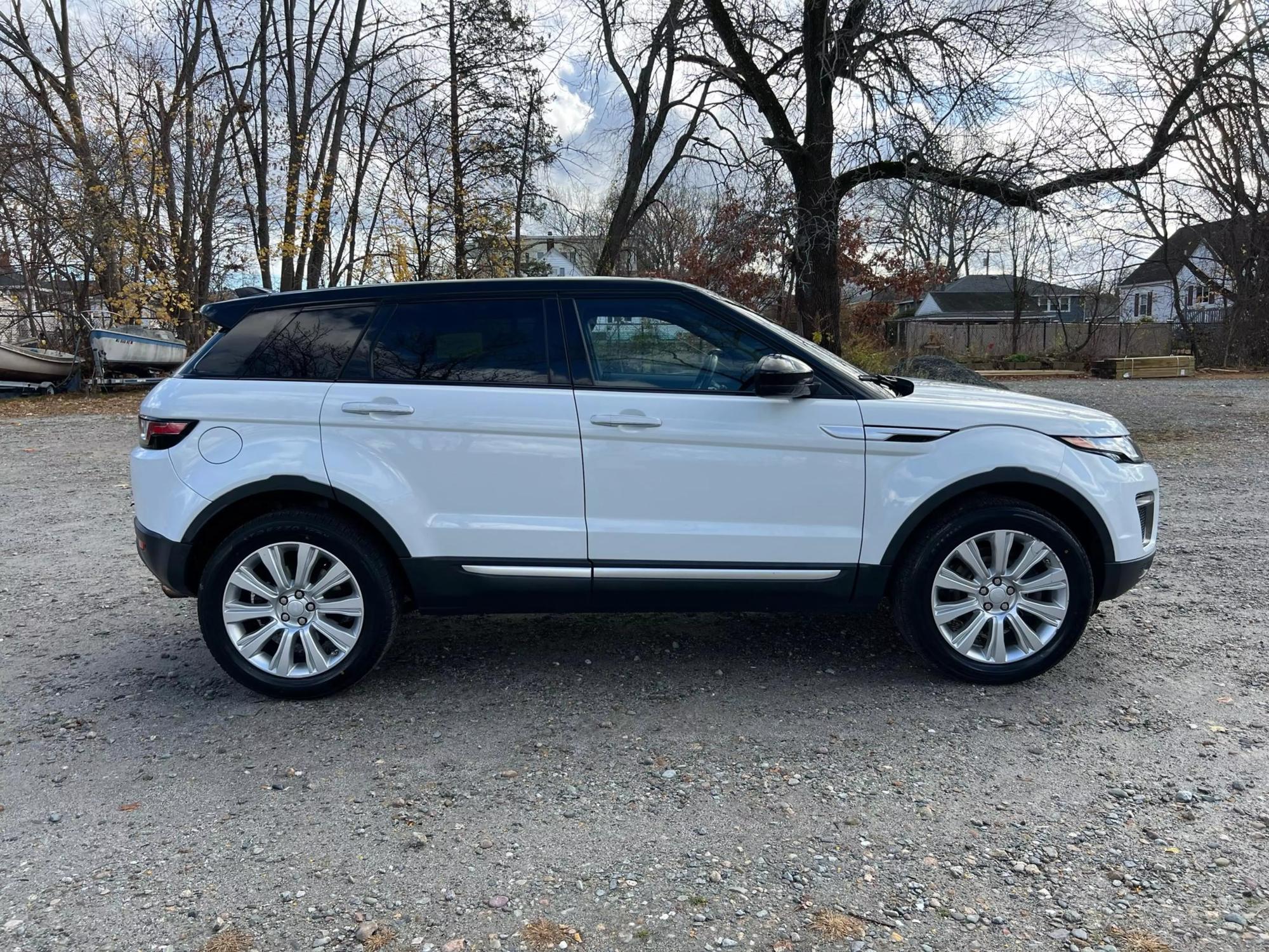 2017 Land Rover Range Rover Evoque HSE photo 22