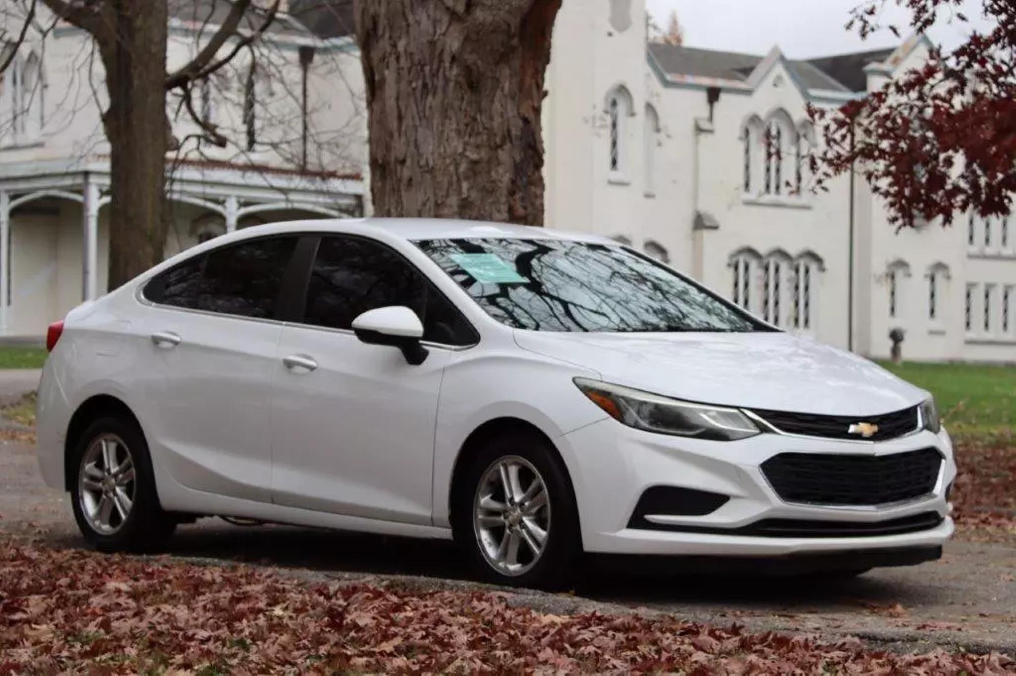 2017 Chevrolet Cruze LT photo 26