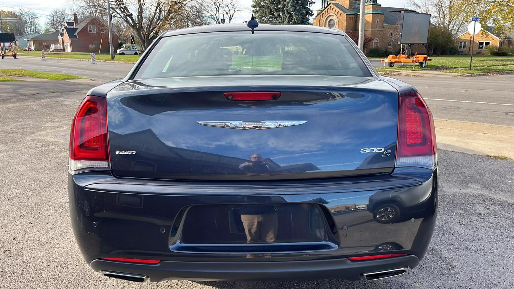 2016 Chrysler 300 S photo 37