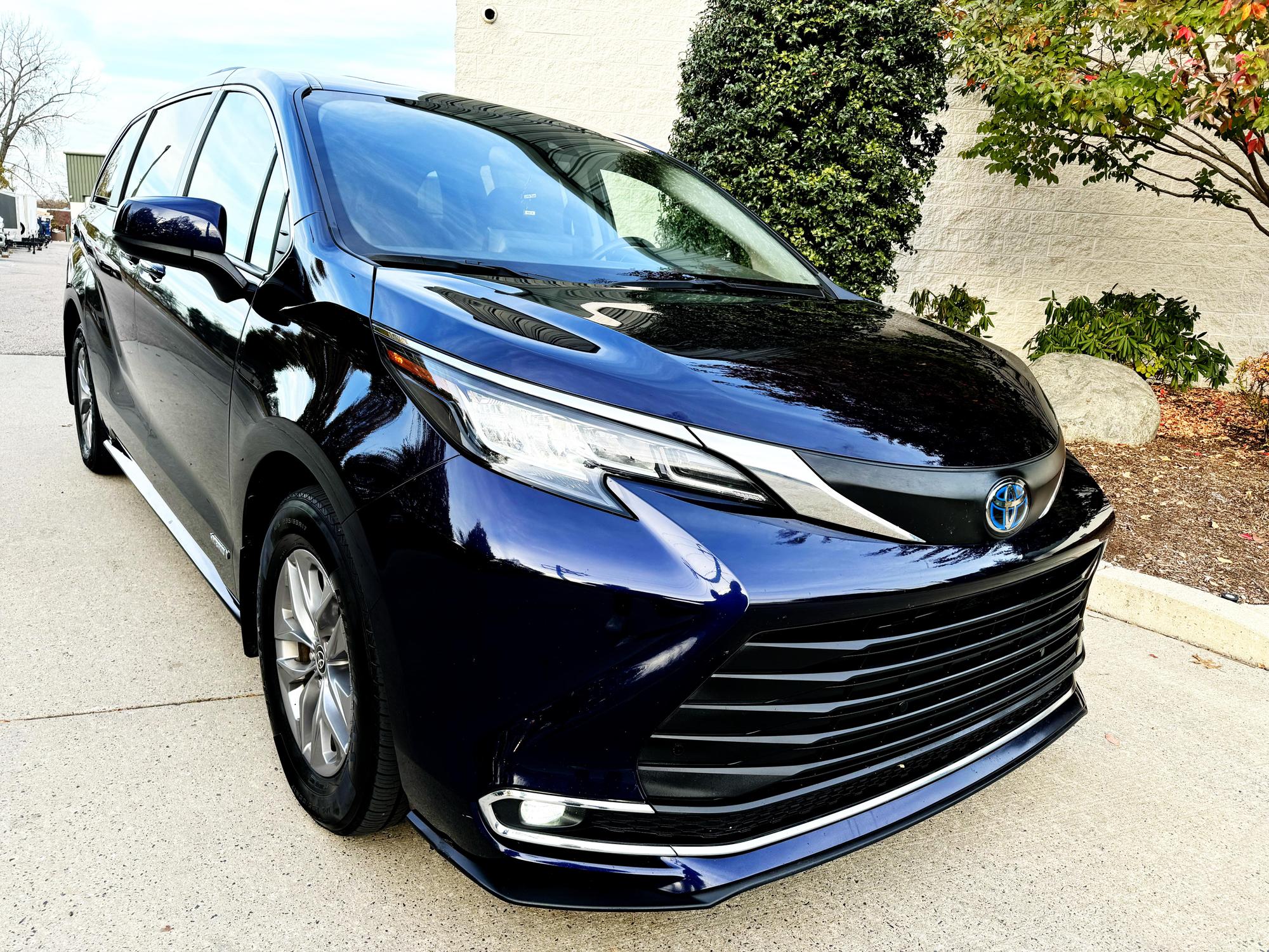 2021 Toyota Sienna XLE photo 52