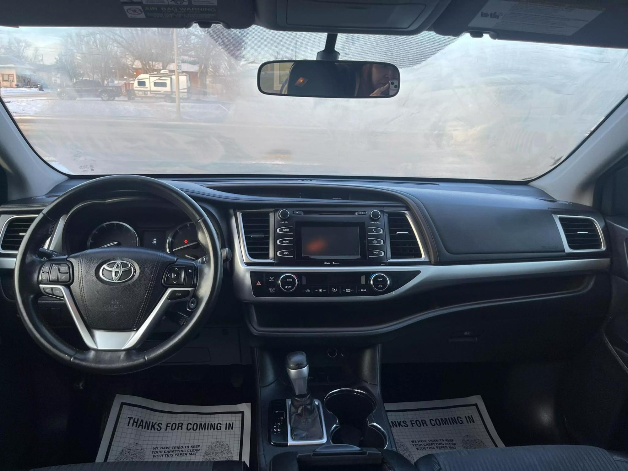 2015 Toyota Highlander LE Plus photo 35