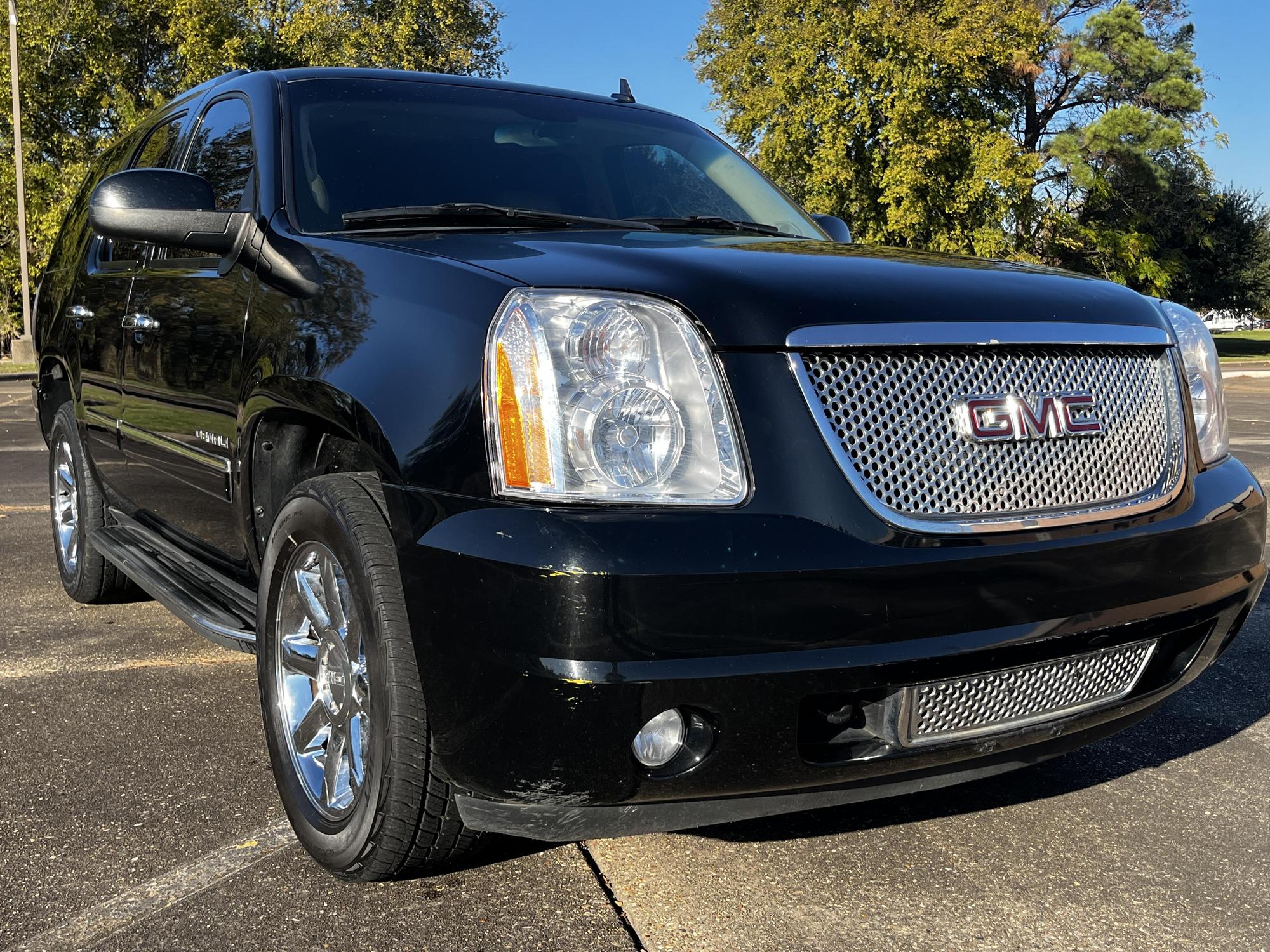 2011 GMC Yukon Denali photo 18