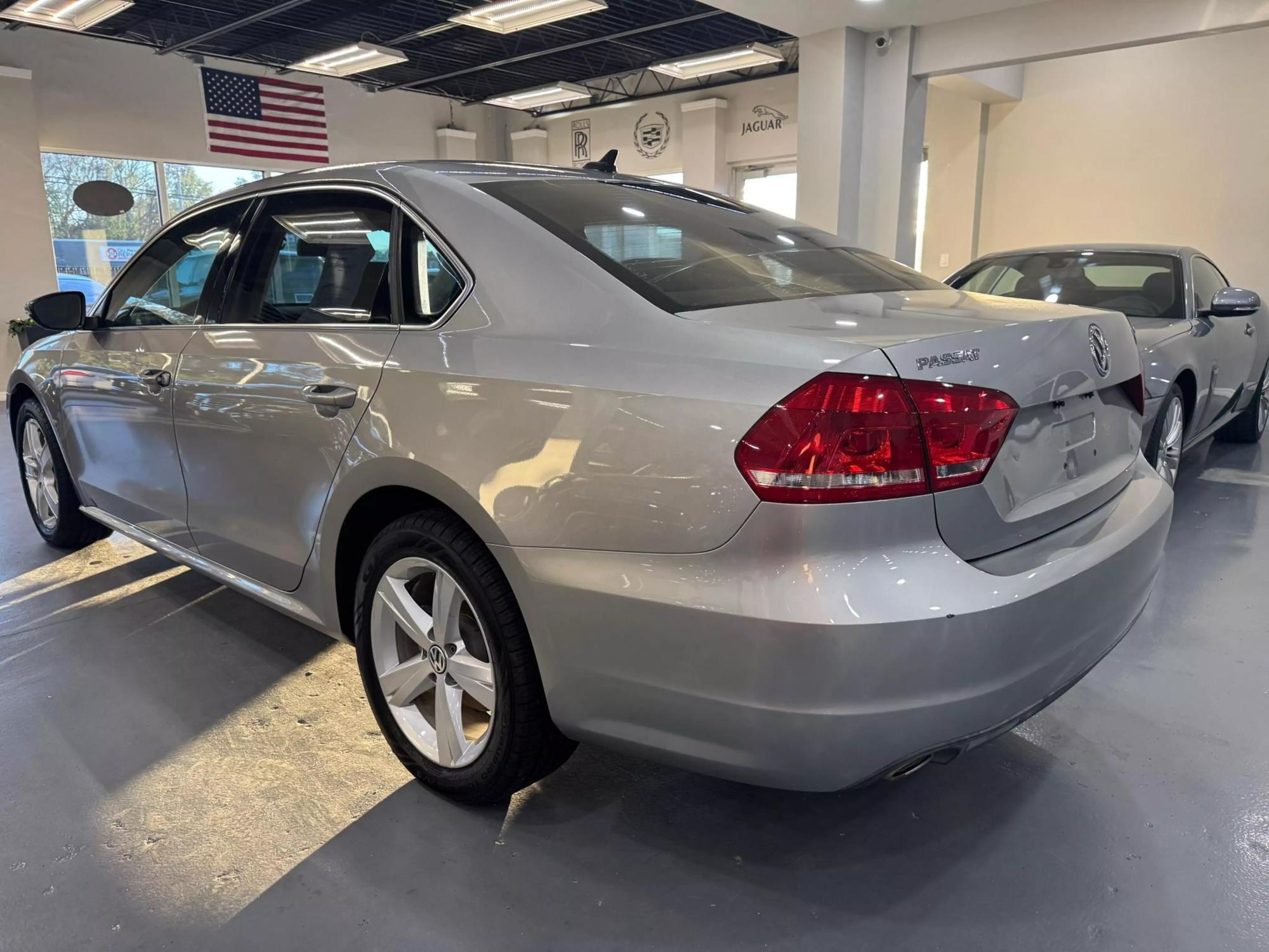 2012 Volkswagen Passat SE photo 5