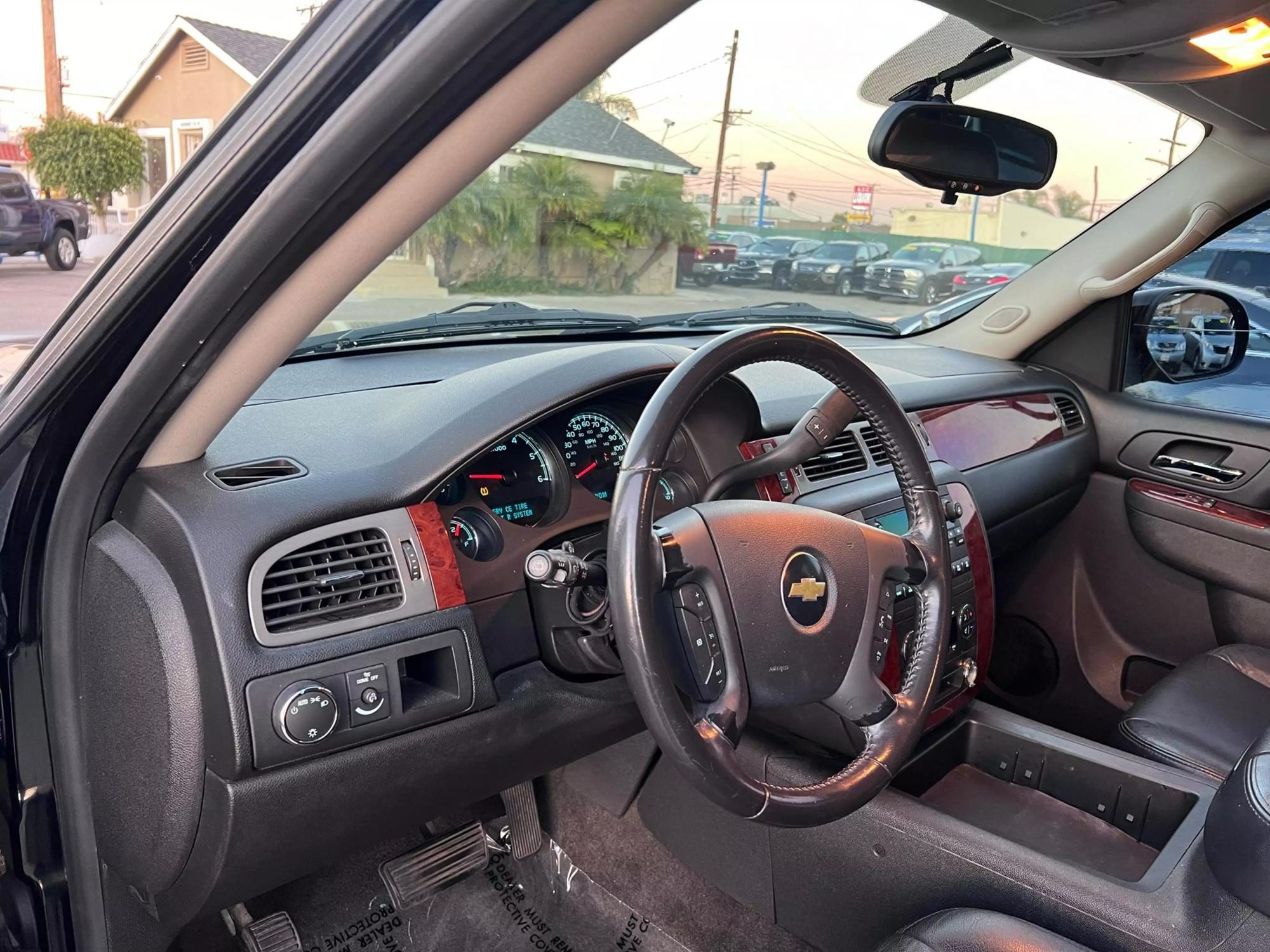 2010 Chevrolet Suburban LS photo 35