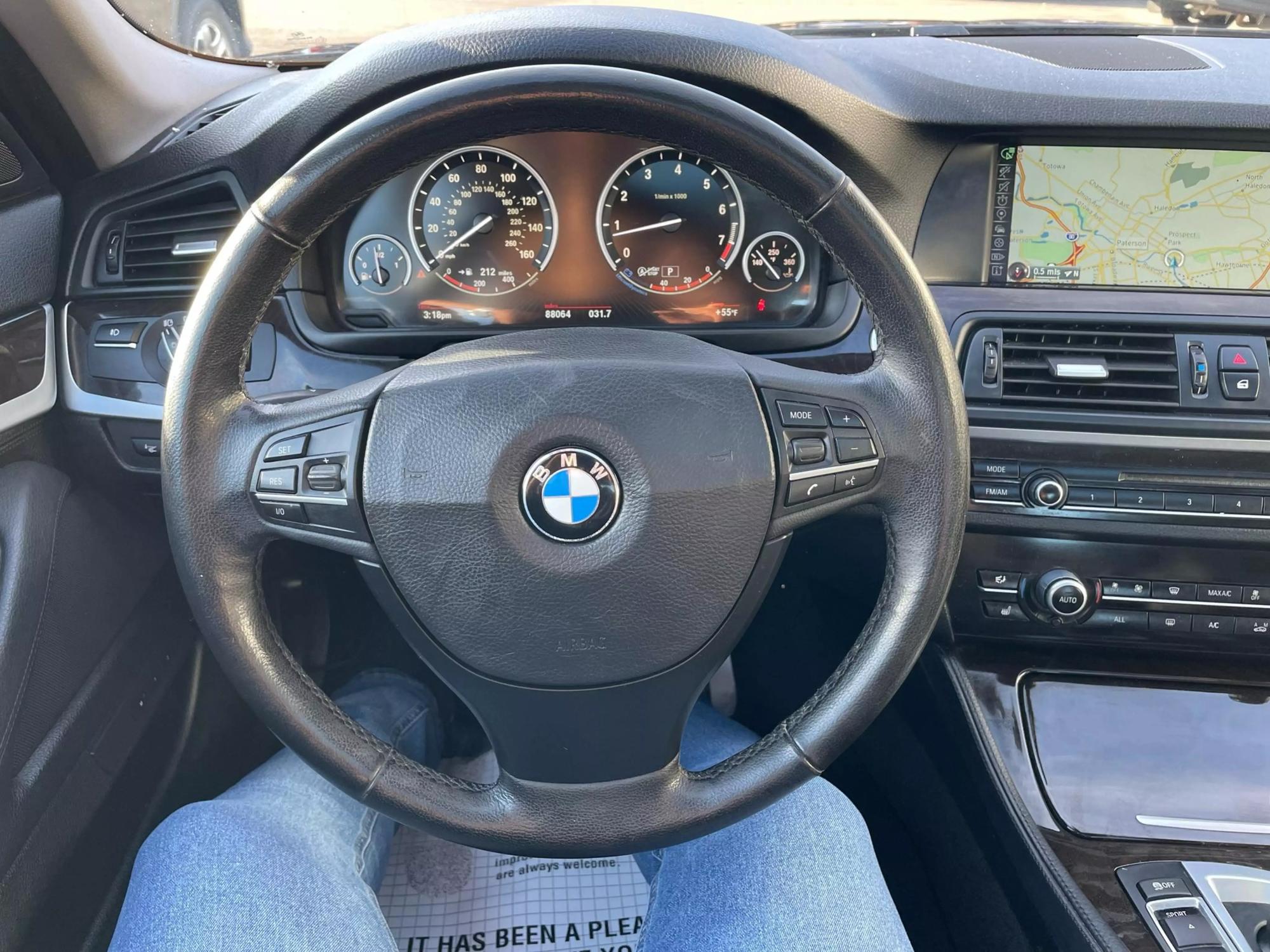 2013 BMW 5 Series 528i photo 99