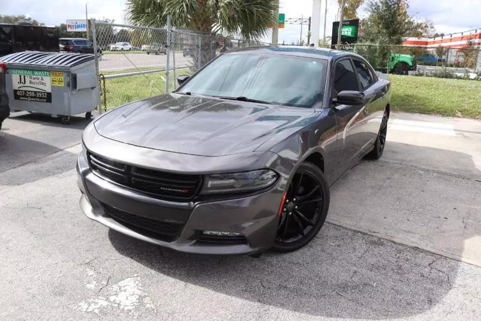 2016 Dodge Charger SXT photo 10