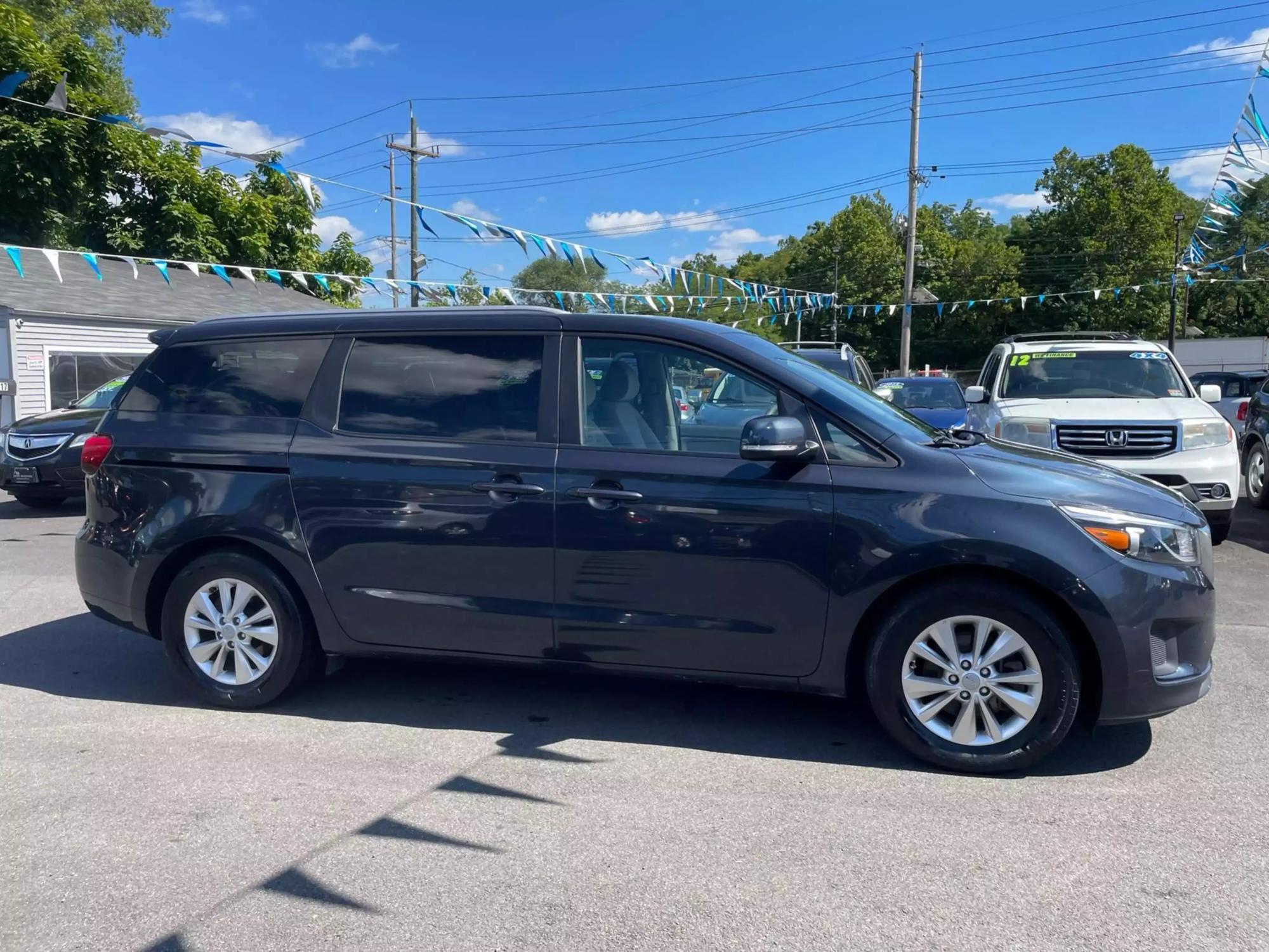 2016 Kia Sedona LX photo 95