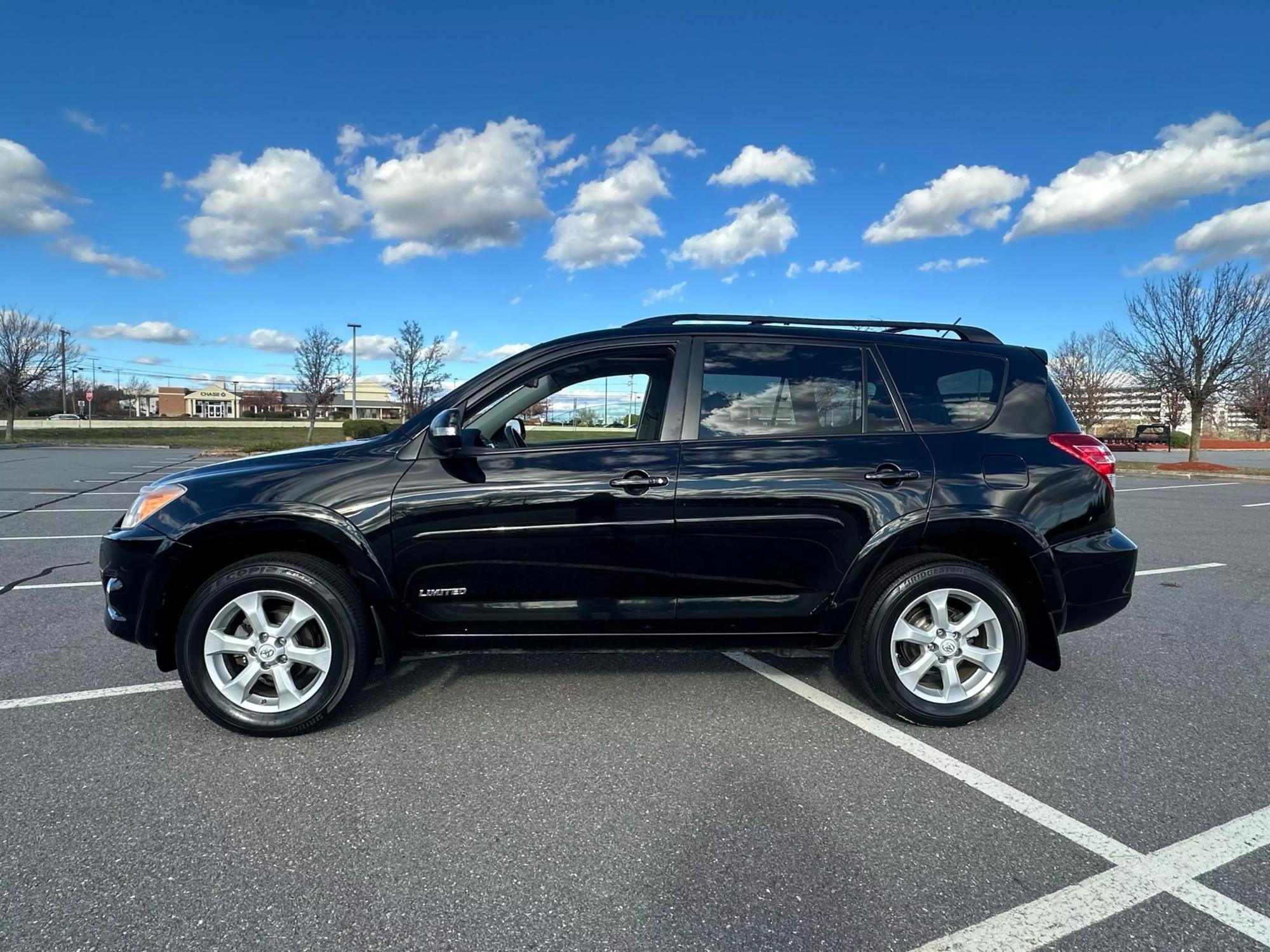 2010 Toyota RAV4 Limited photo 18