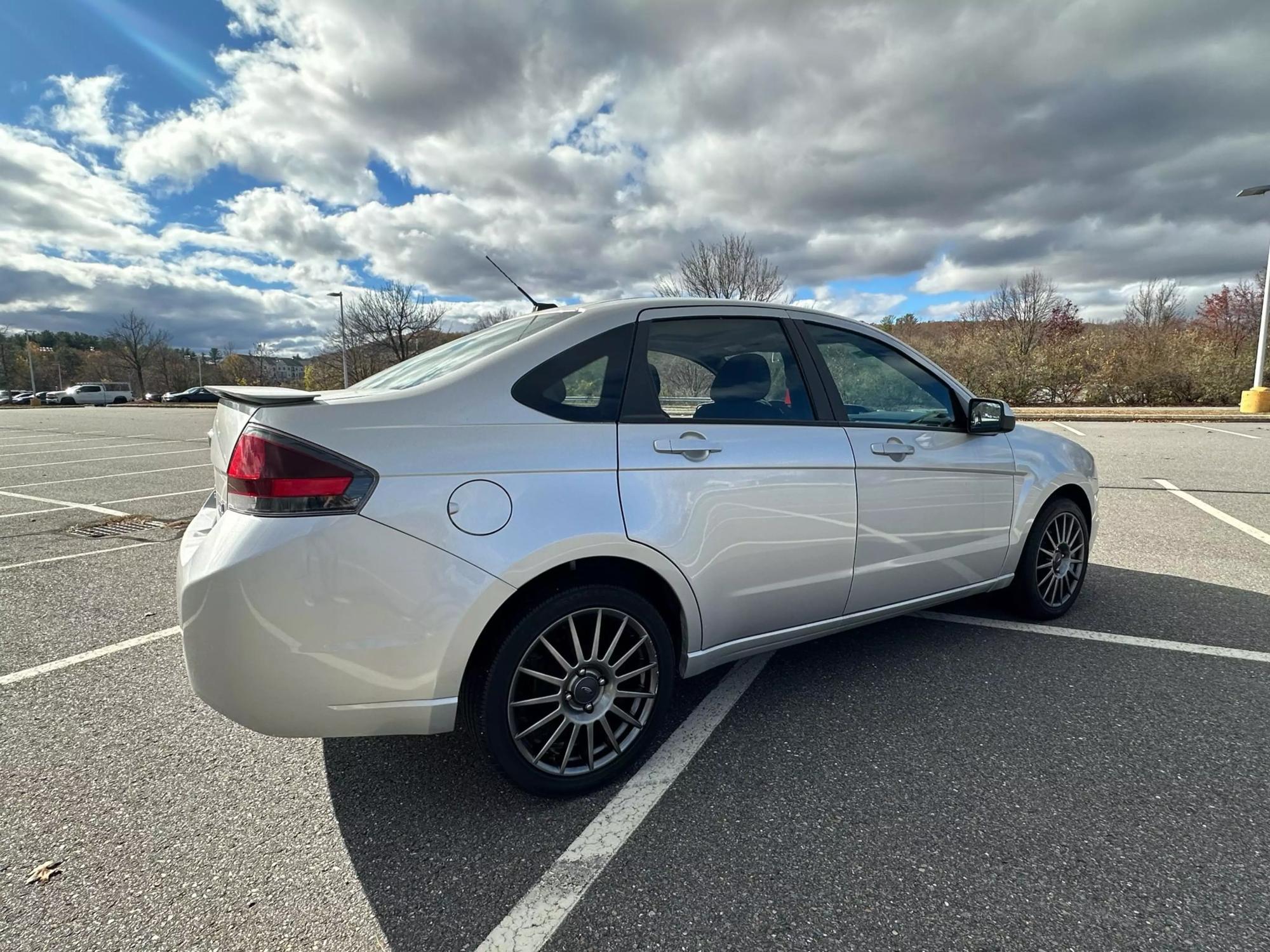 2010 Ford Focus SES photo 26