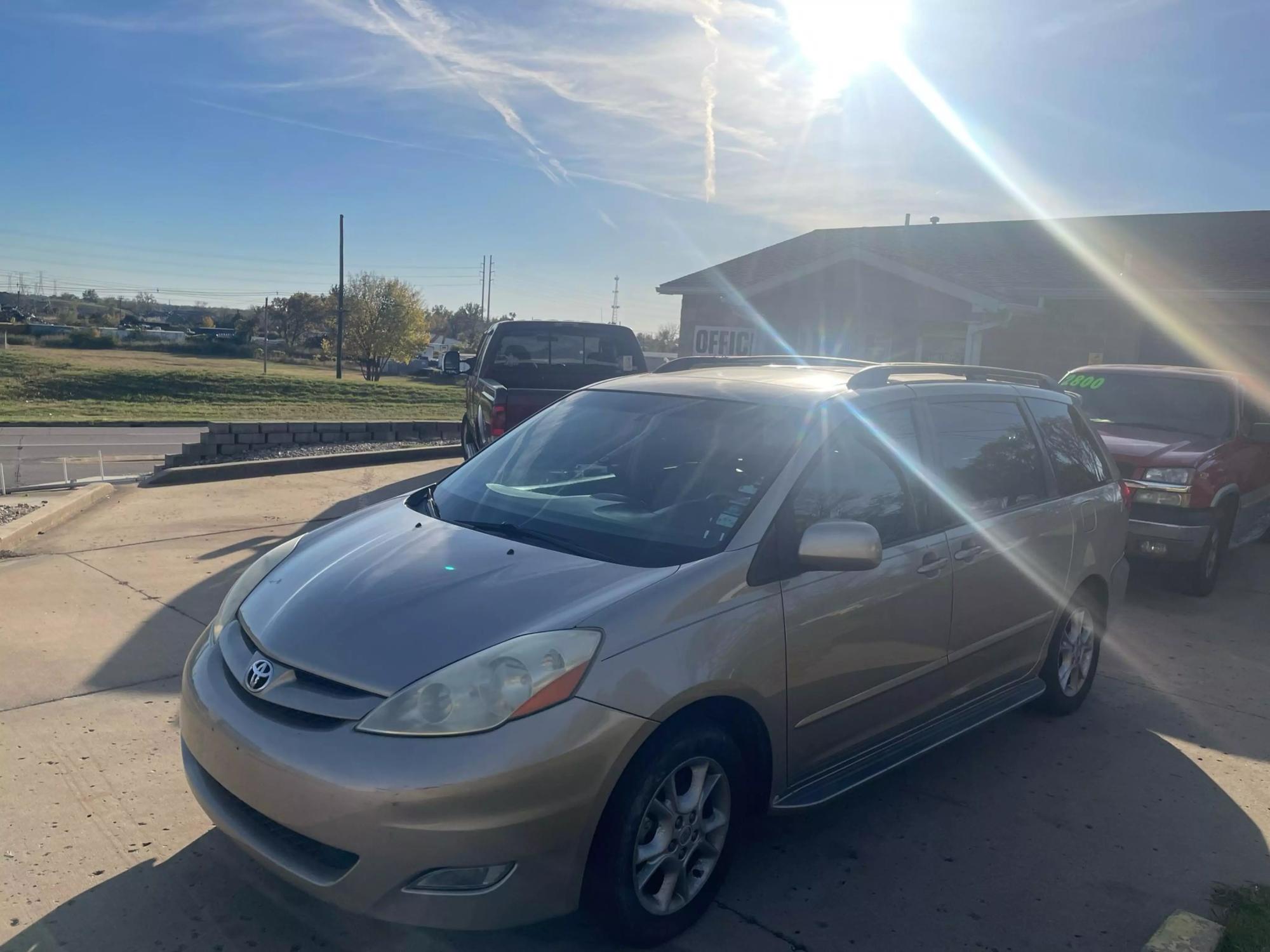 2006 Toyota Sienna XLE photo 25