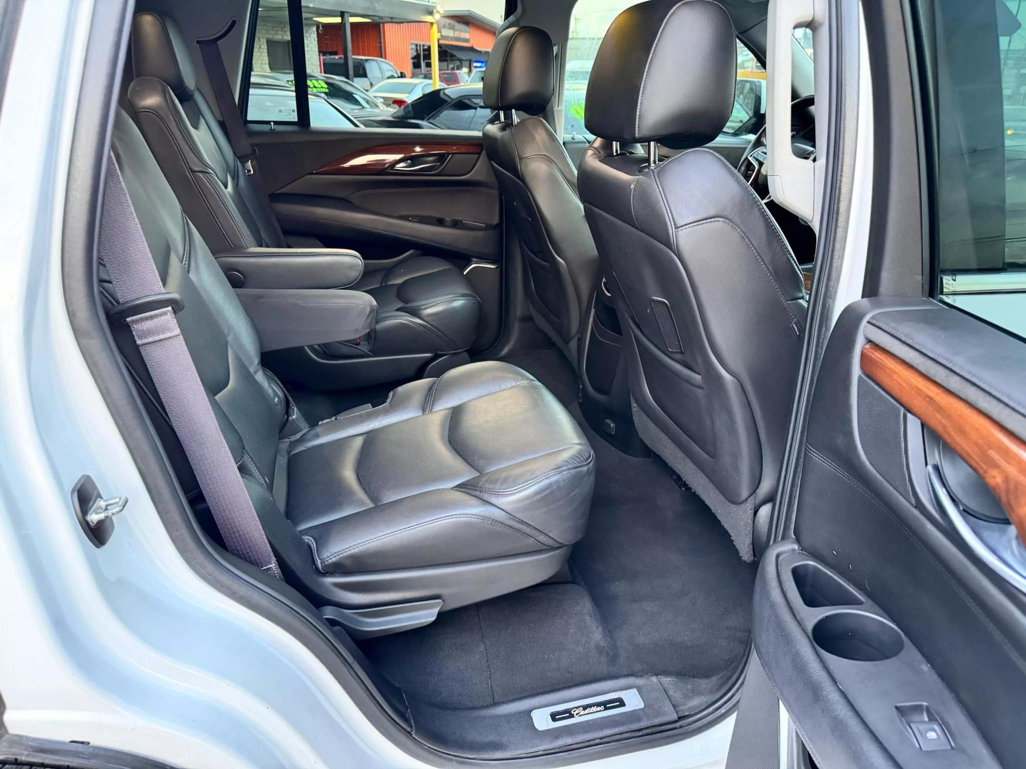 2016 Cadillac Escalade Base photo 35