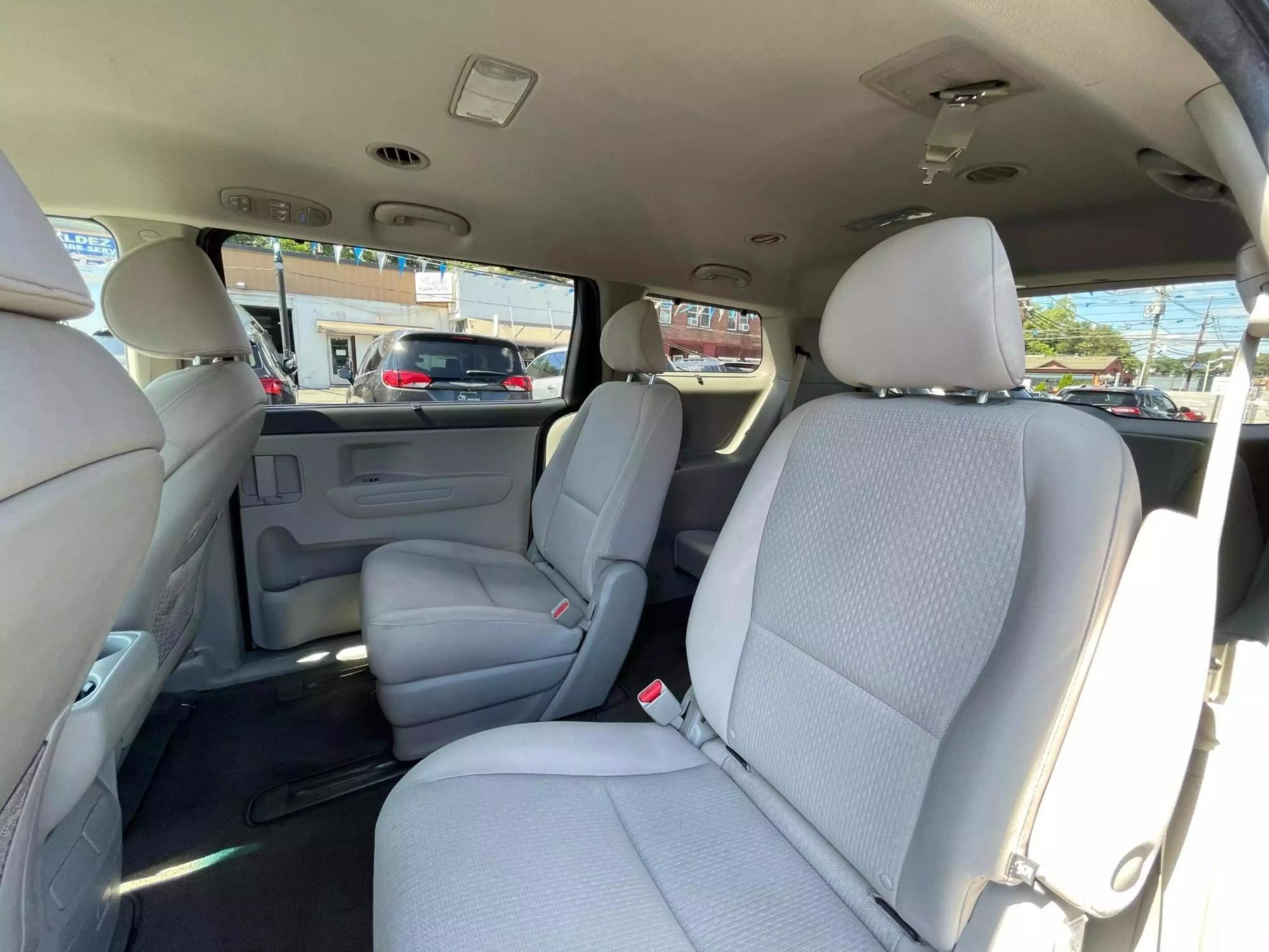 2016 Kia Sedona LX photo 122