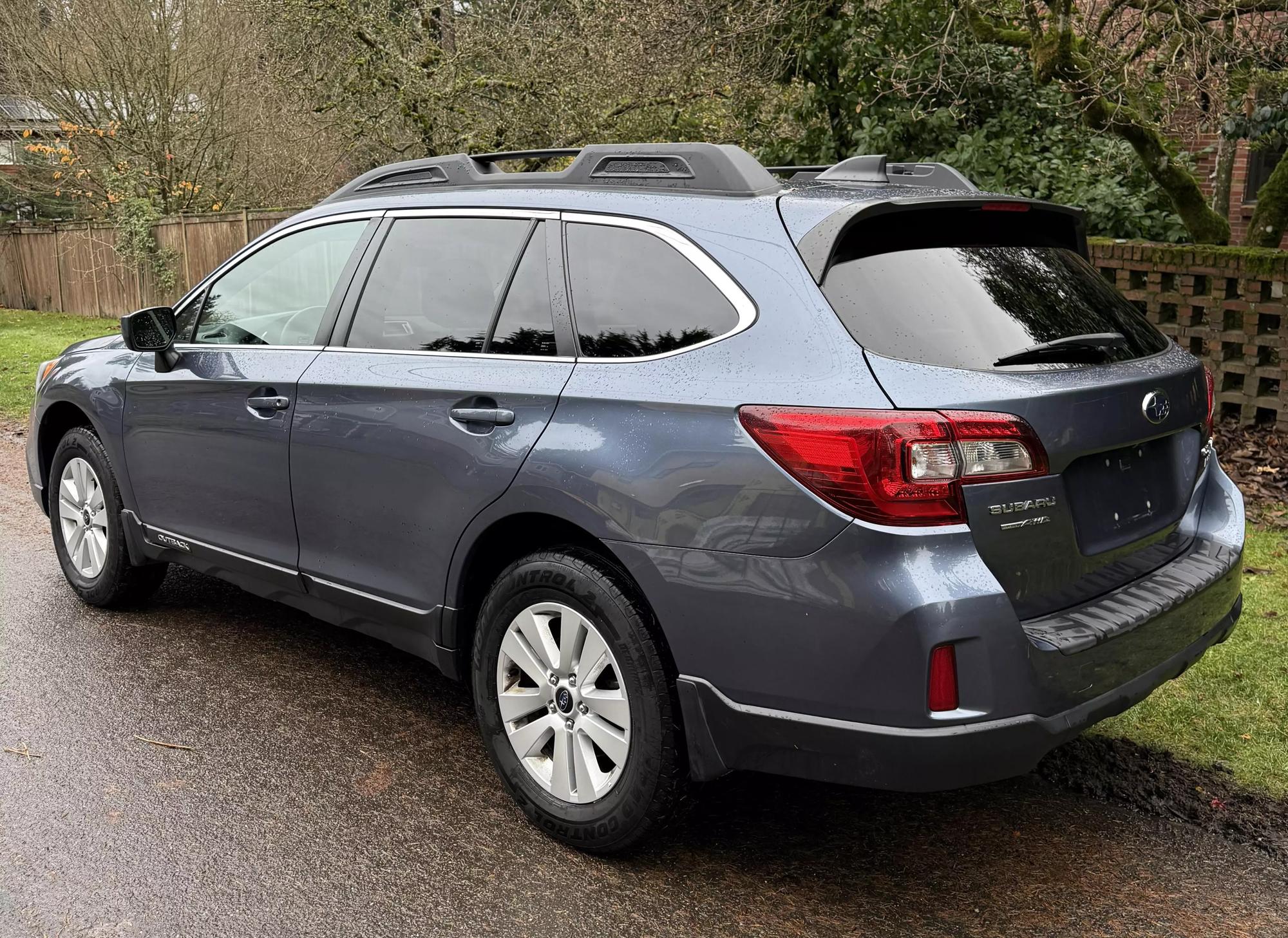 2017 Subaru Outback Premium photo 22