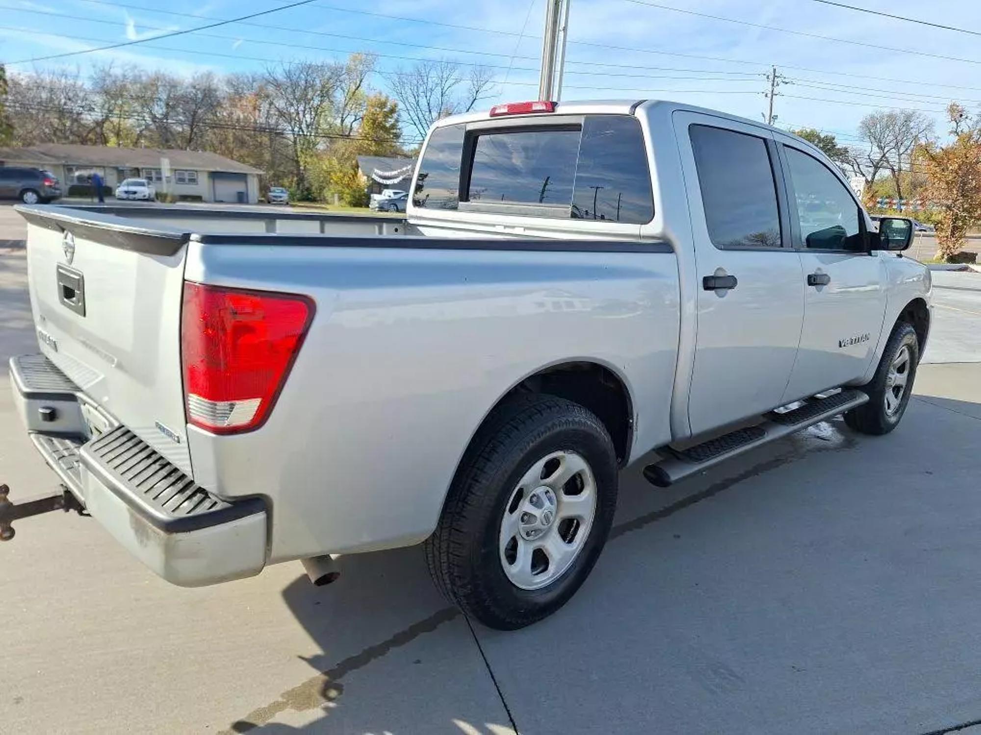 2014 Nissan Titan S photo 19