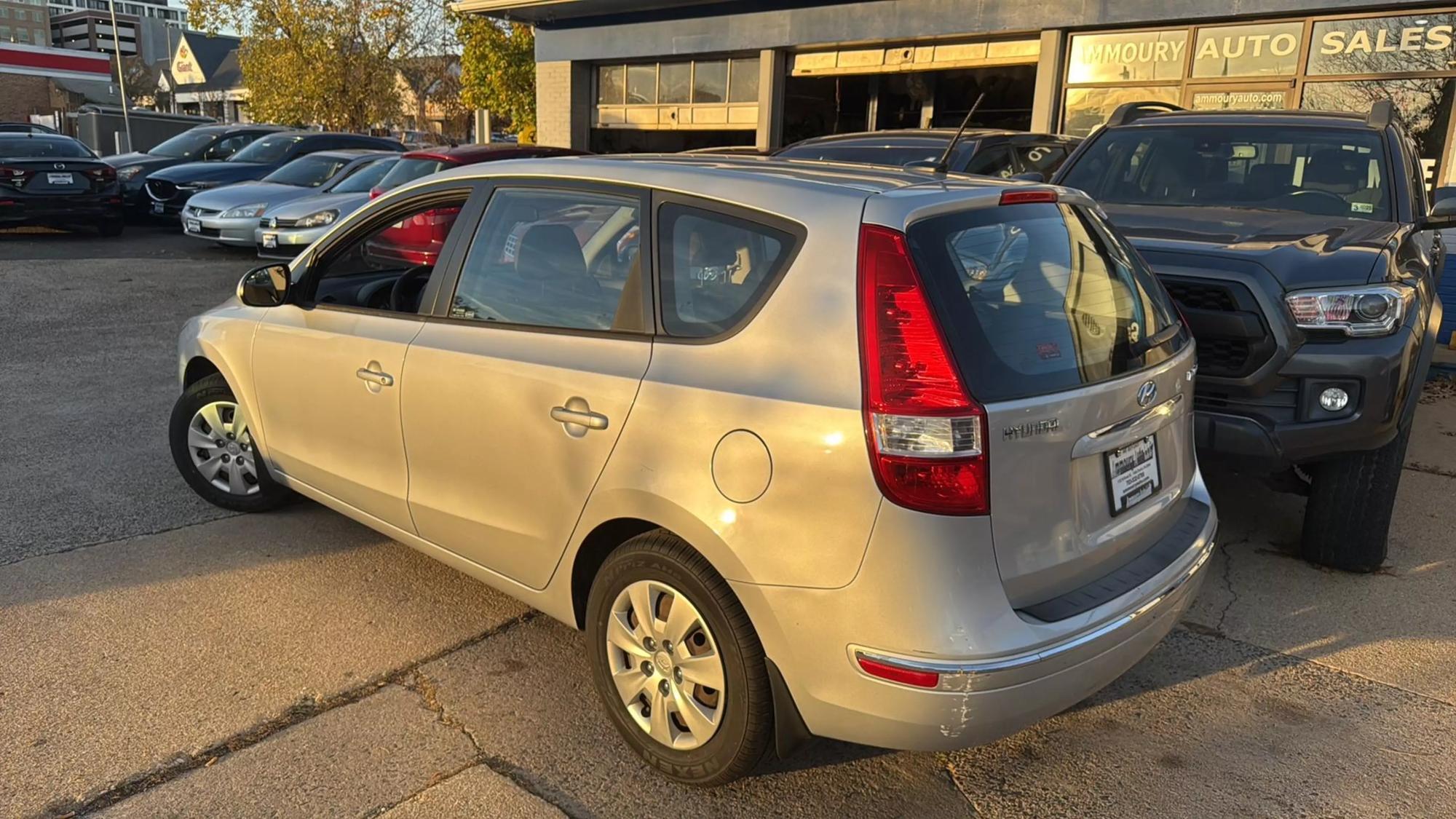 2011 Hyundai Elantra Touring GLS photo 55