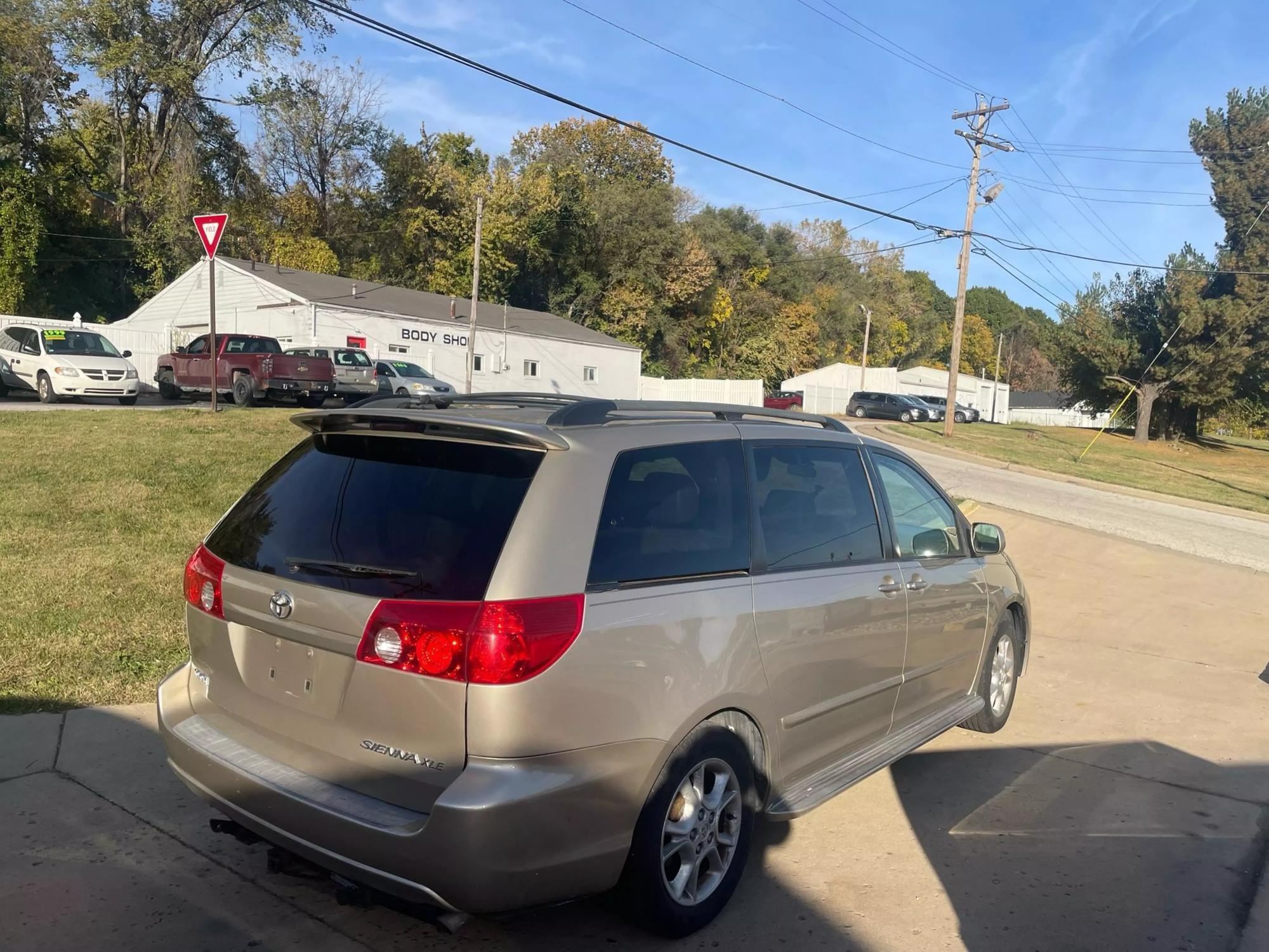 2006 Toyota Sienna XLE photo 26