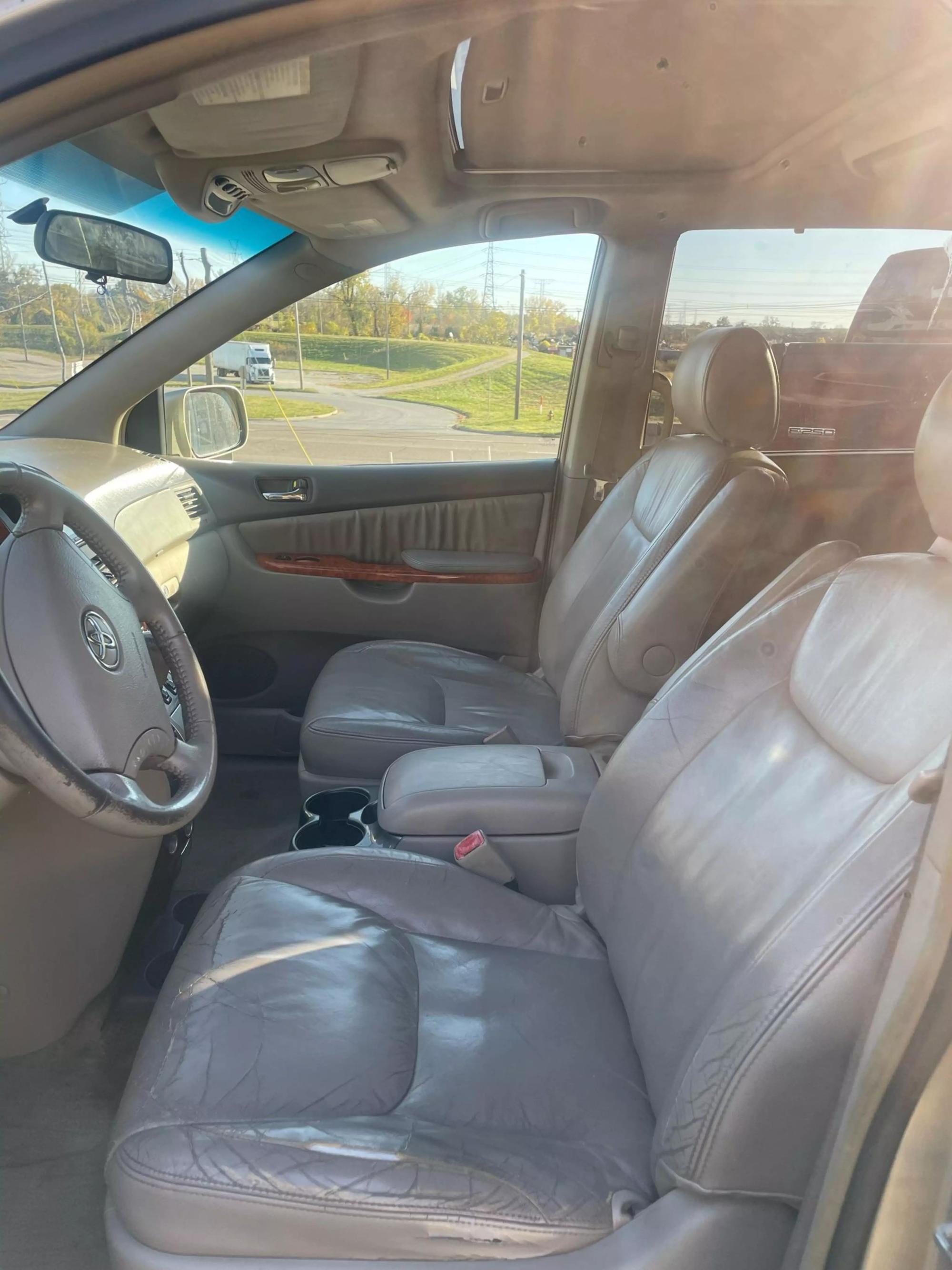 2006 Toyota Sienna XLE photo 29