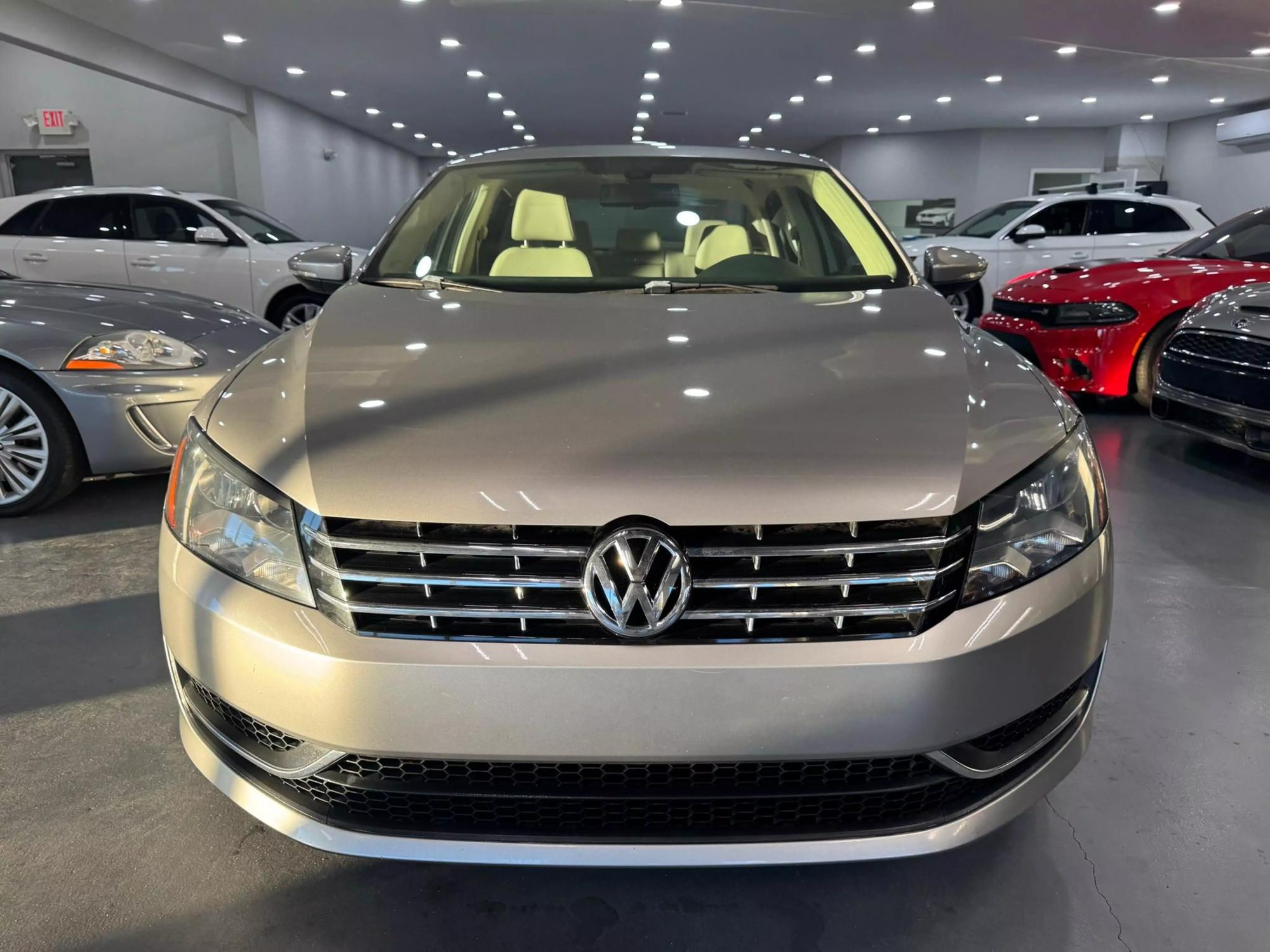 2012 Volkswagen Passat SE photo 2