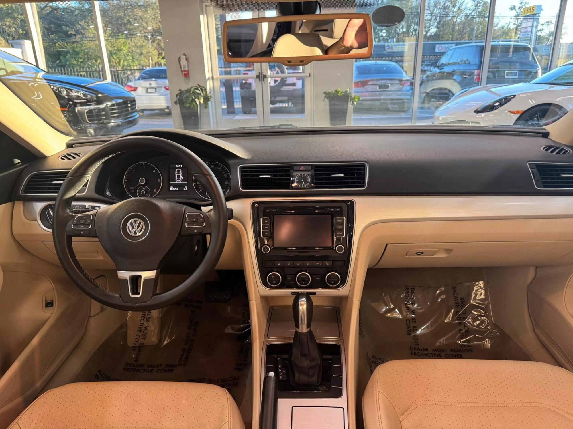 2012 Volkswagen Passat SE photo 9