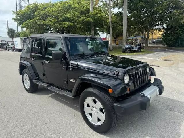 2012 Jeep Wrangler Unlimited Sahara photo 22