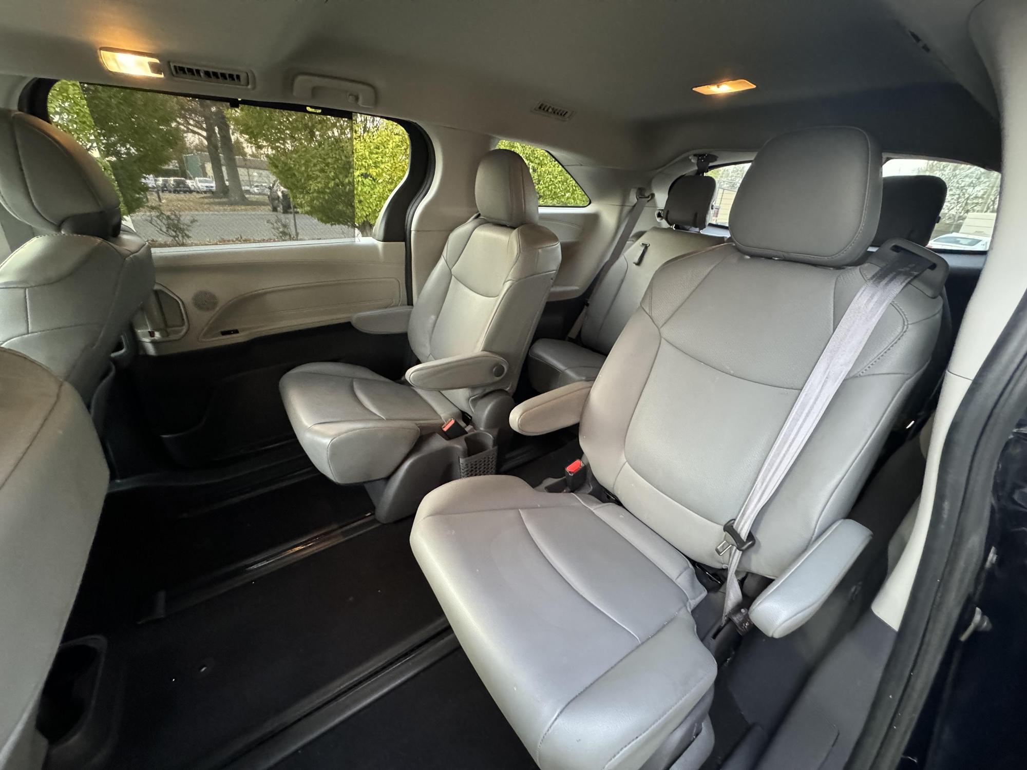 2021 Toyota Sienna XLE photo 72