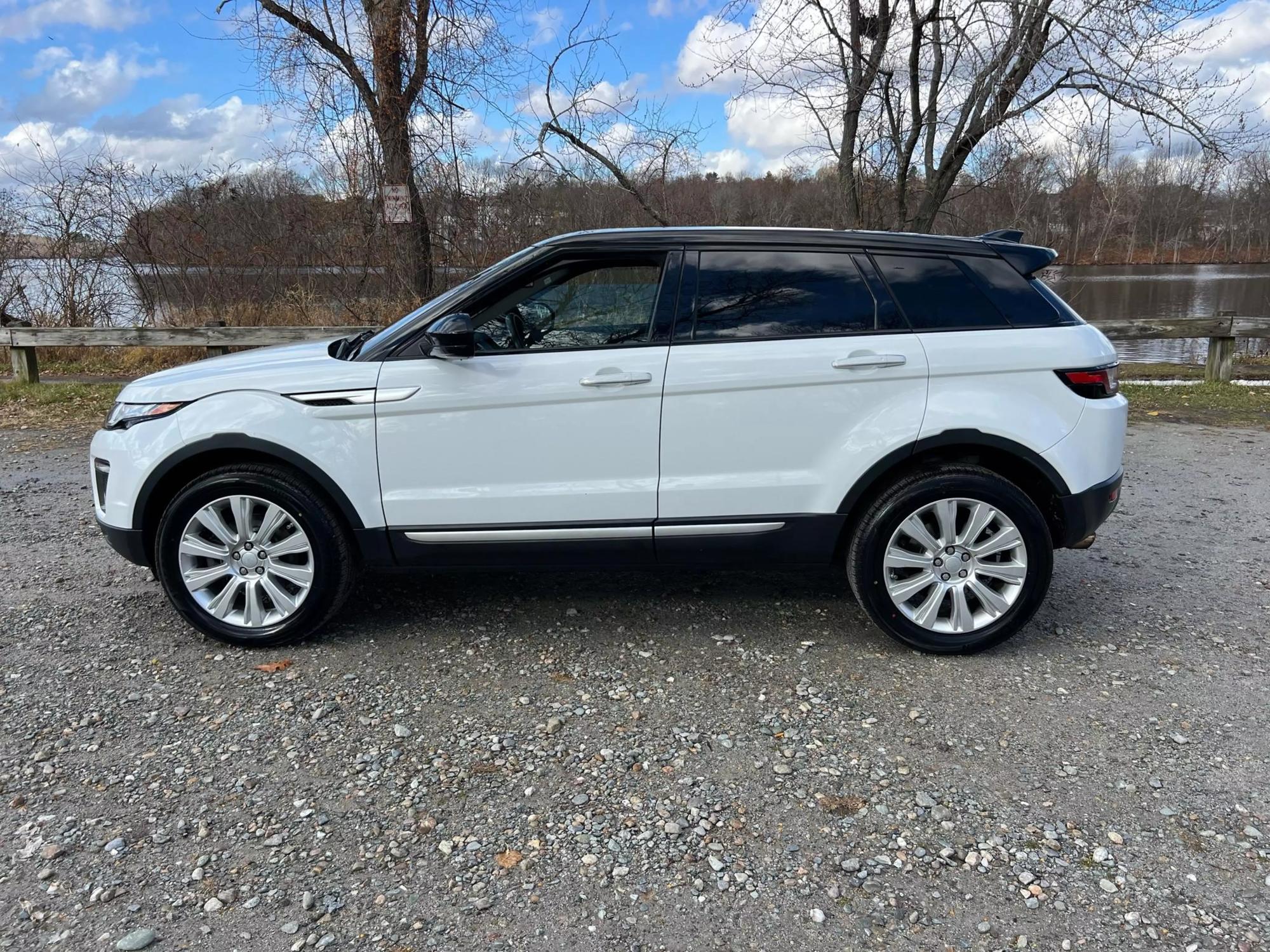 2017 Land Rover Range Rover Evoque HSE photo 26