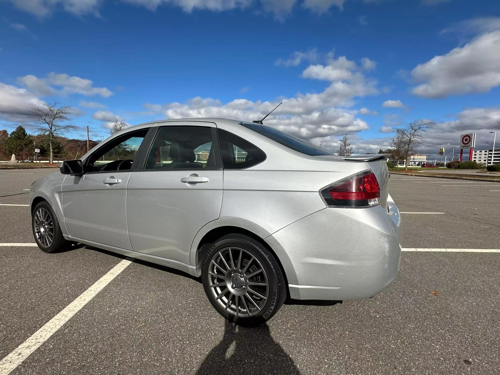 2010 Ford Focus SES photo 24