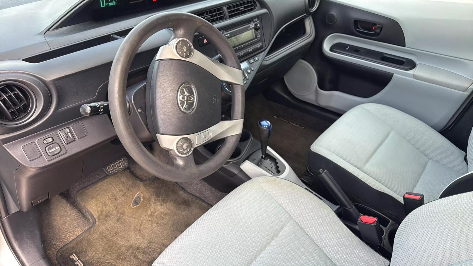 2012 Toyota Prius c One photo 82