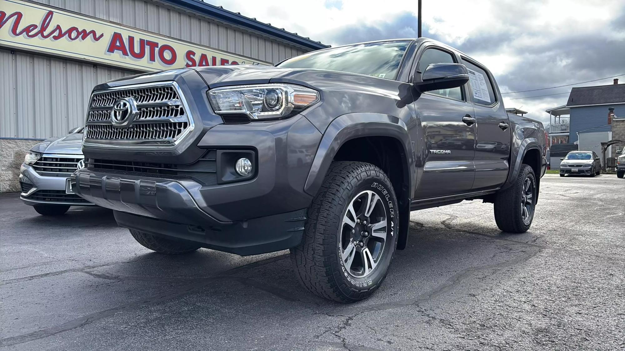 2016 Toyota Tacoma TRD Sport photo 11