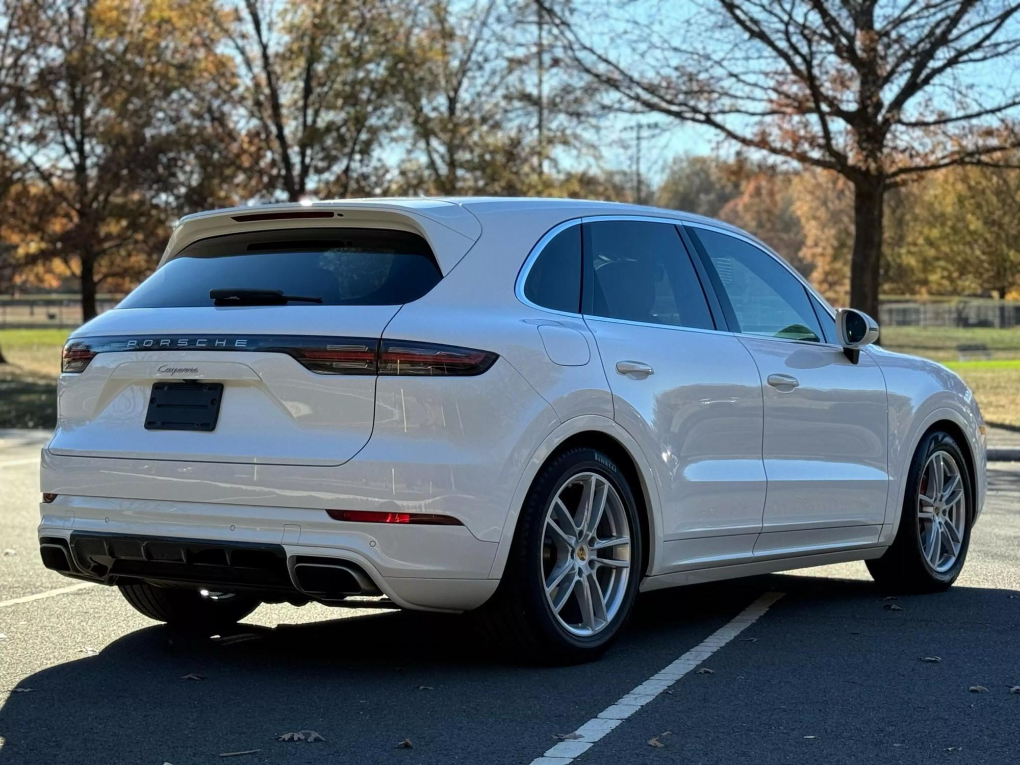 2019 Porsche Cayenne Base photo 17