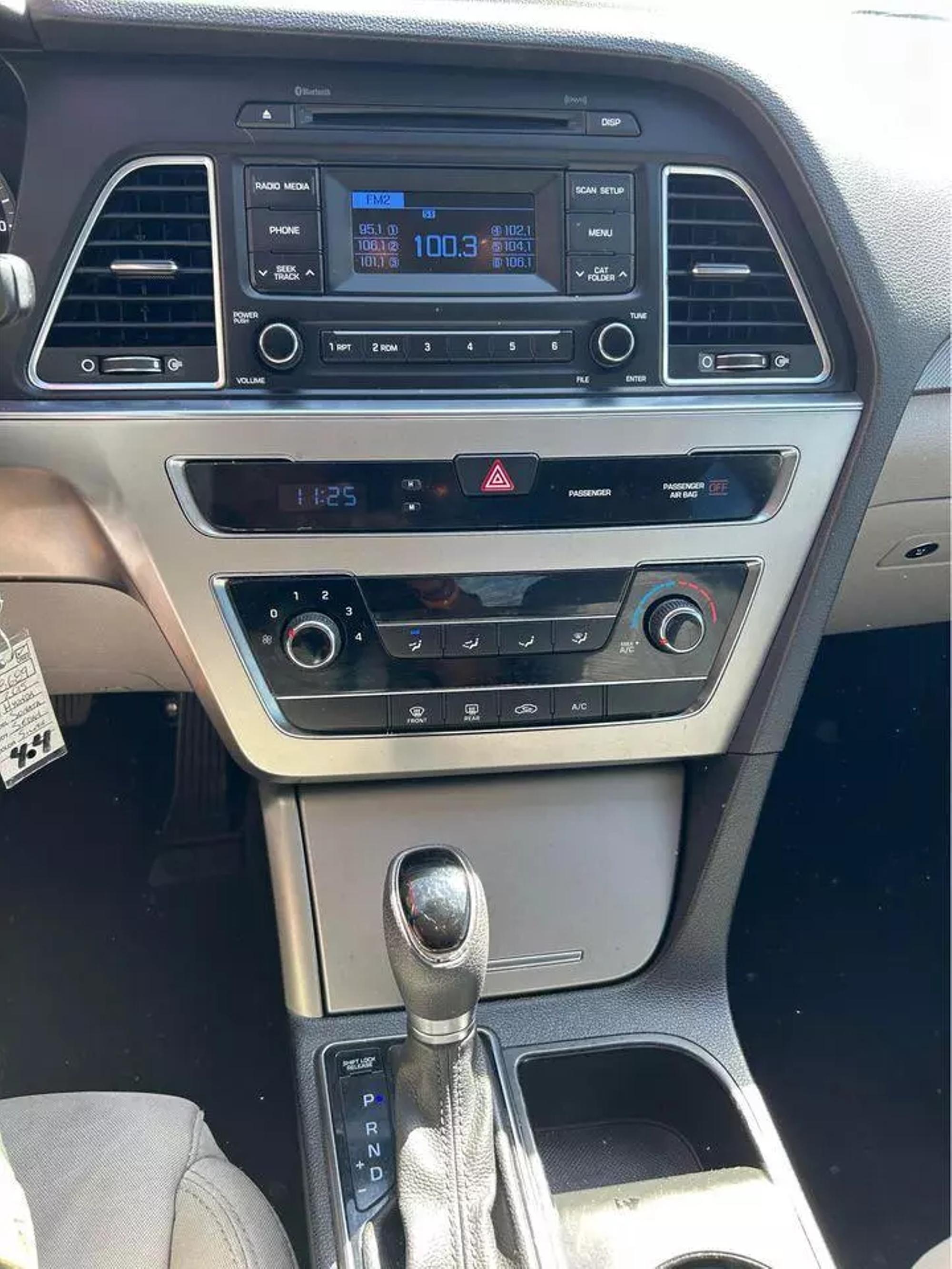 2015 Hyundai Sonata SE photo 22