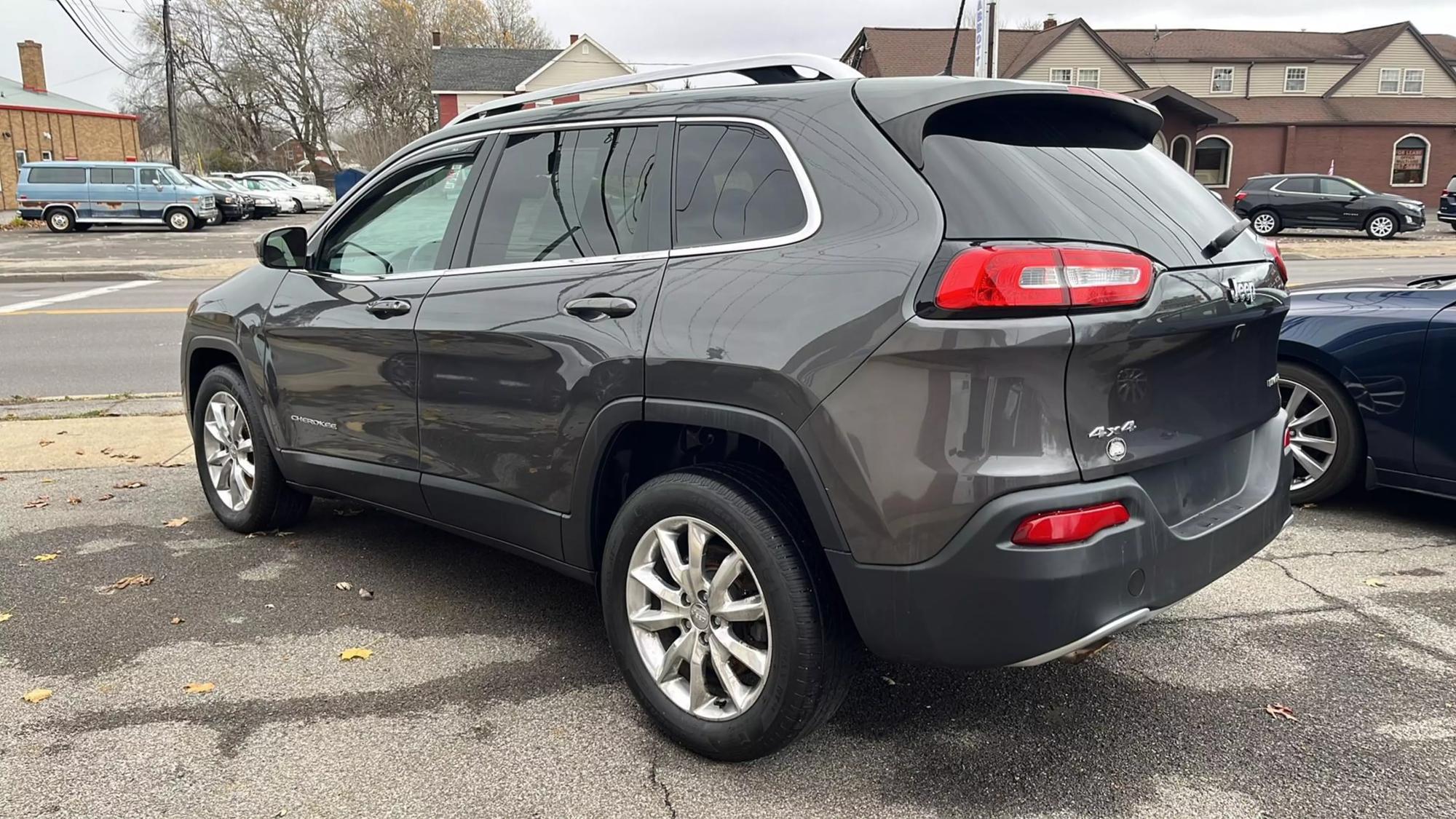 2016 Jeep Cherokee Limited photo 32