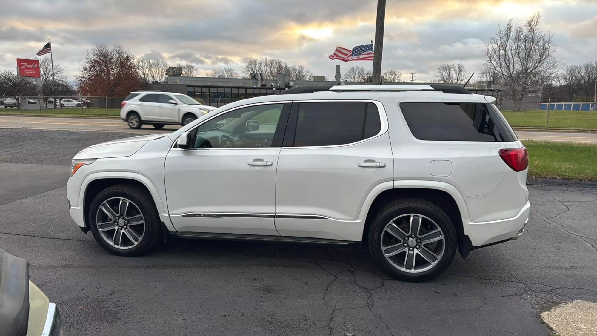 2017 GMC Acadia Denali photo 23