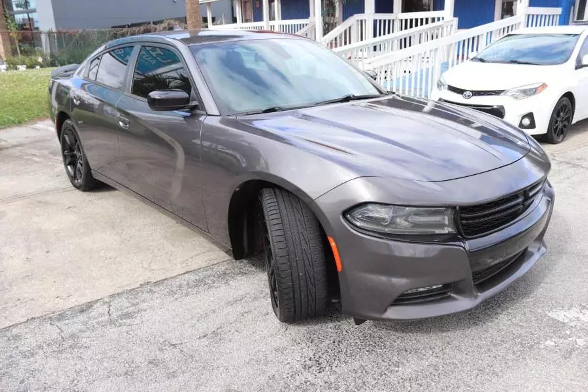 2016 Dodge Charger SXT photo 11