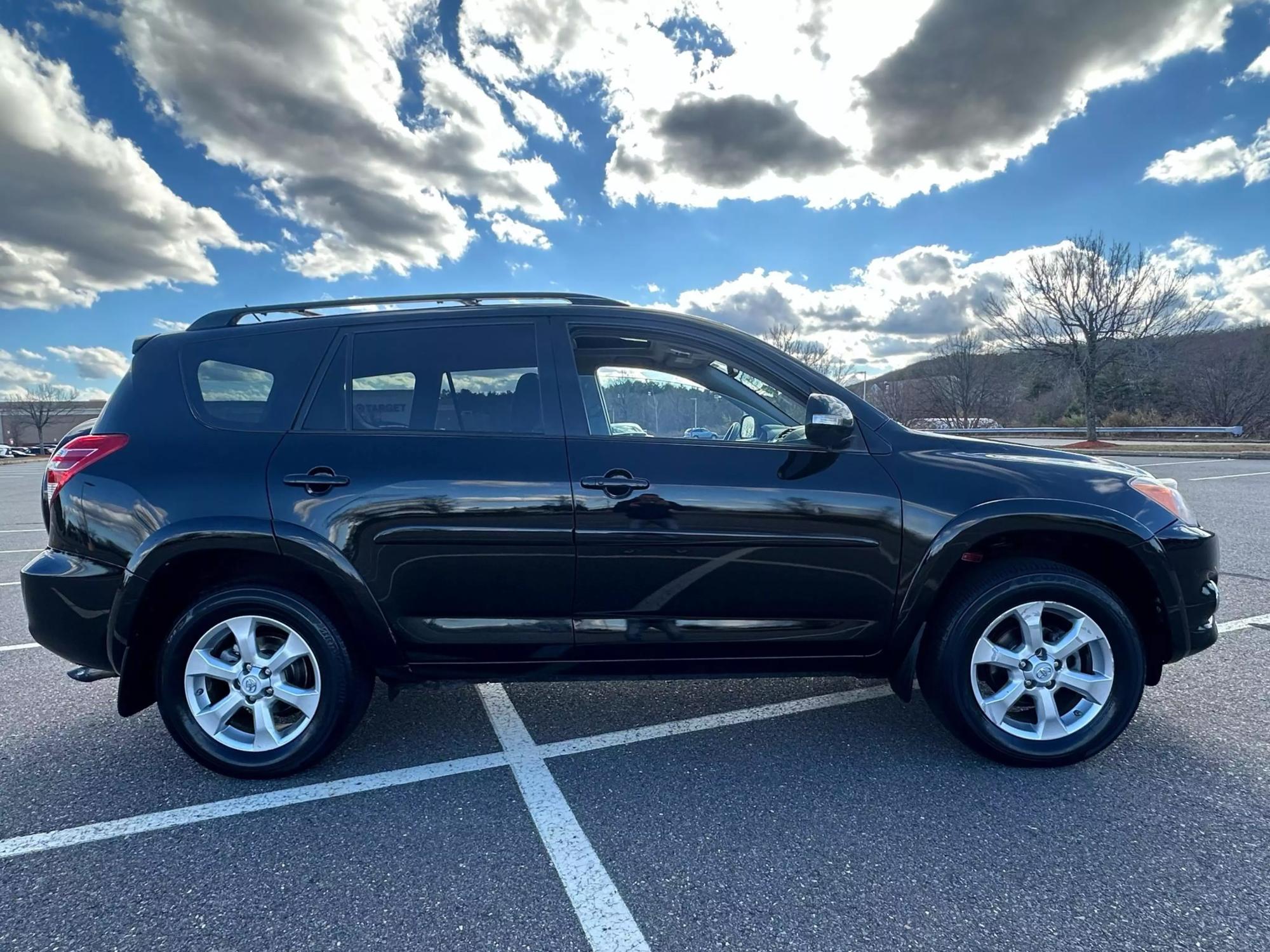 2010 Toyota RAV4 Limited photo 22