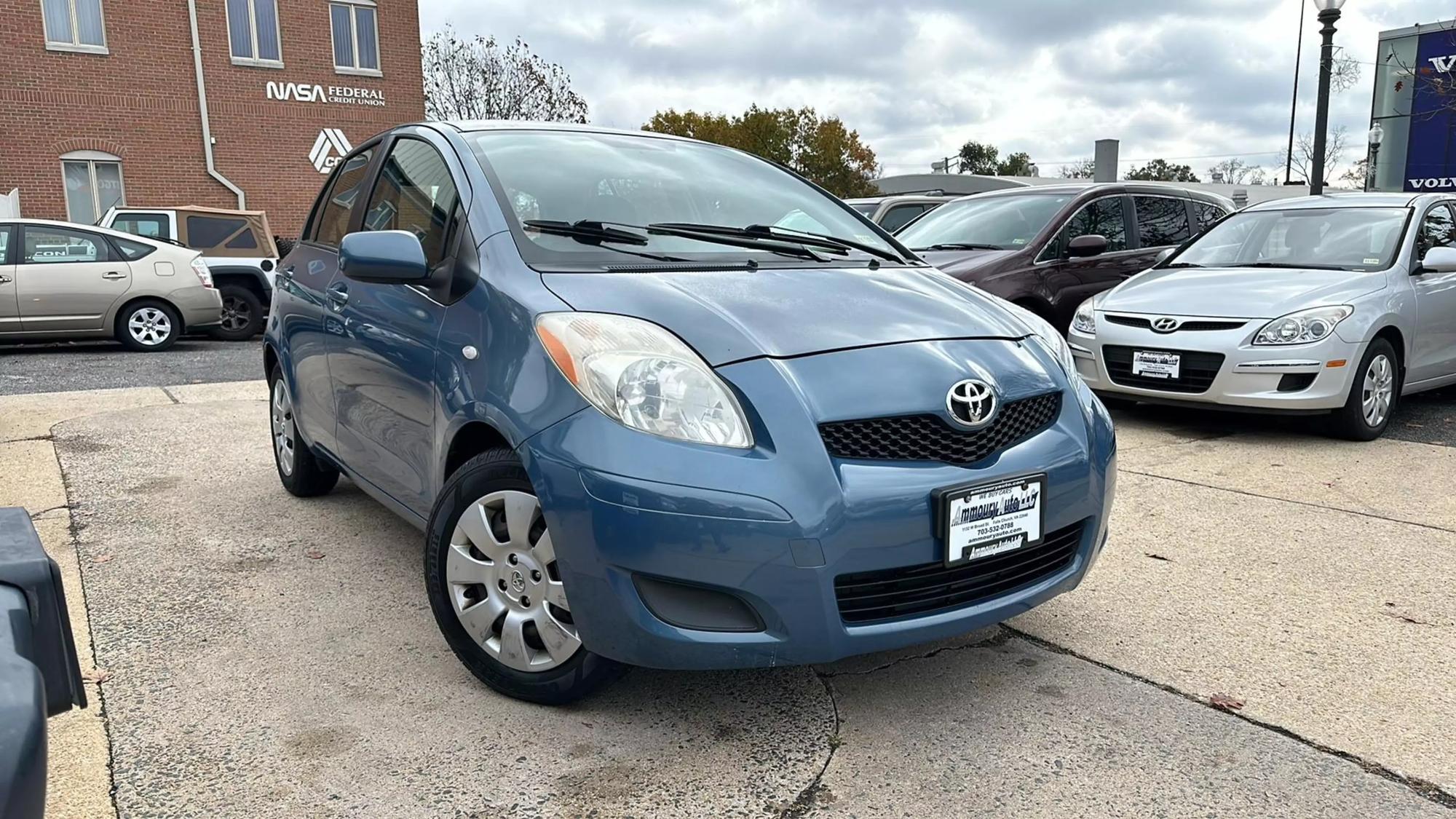 2010 Toyota Yaris Base photo 34