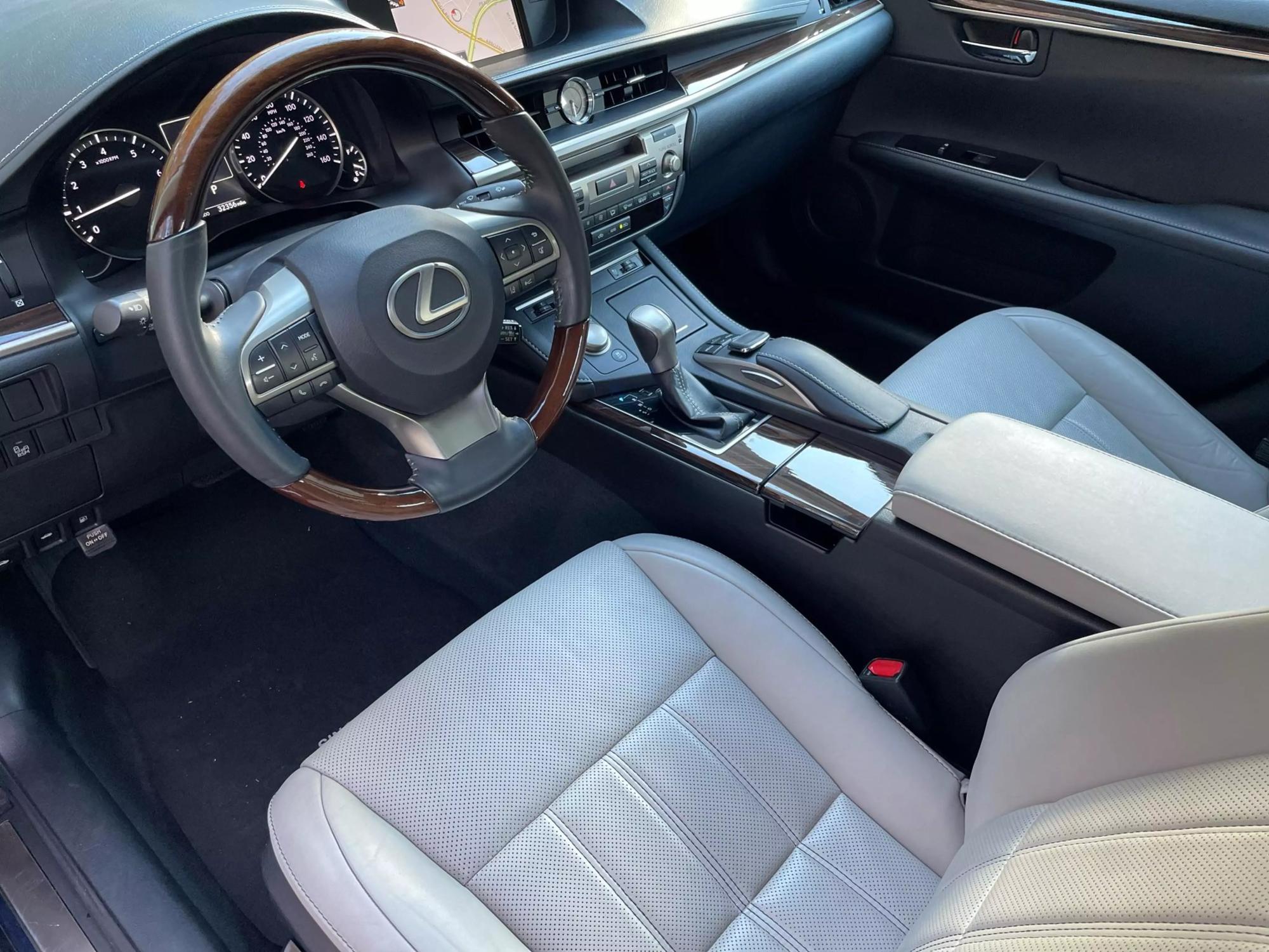 2016 Lexus ES 350 photo 107