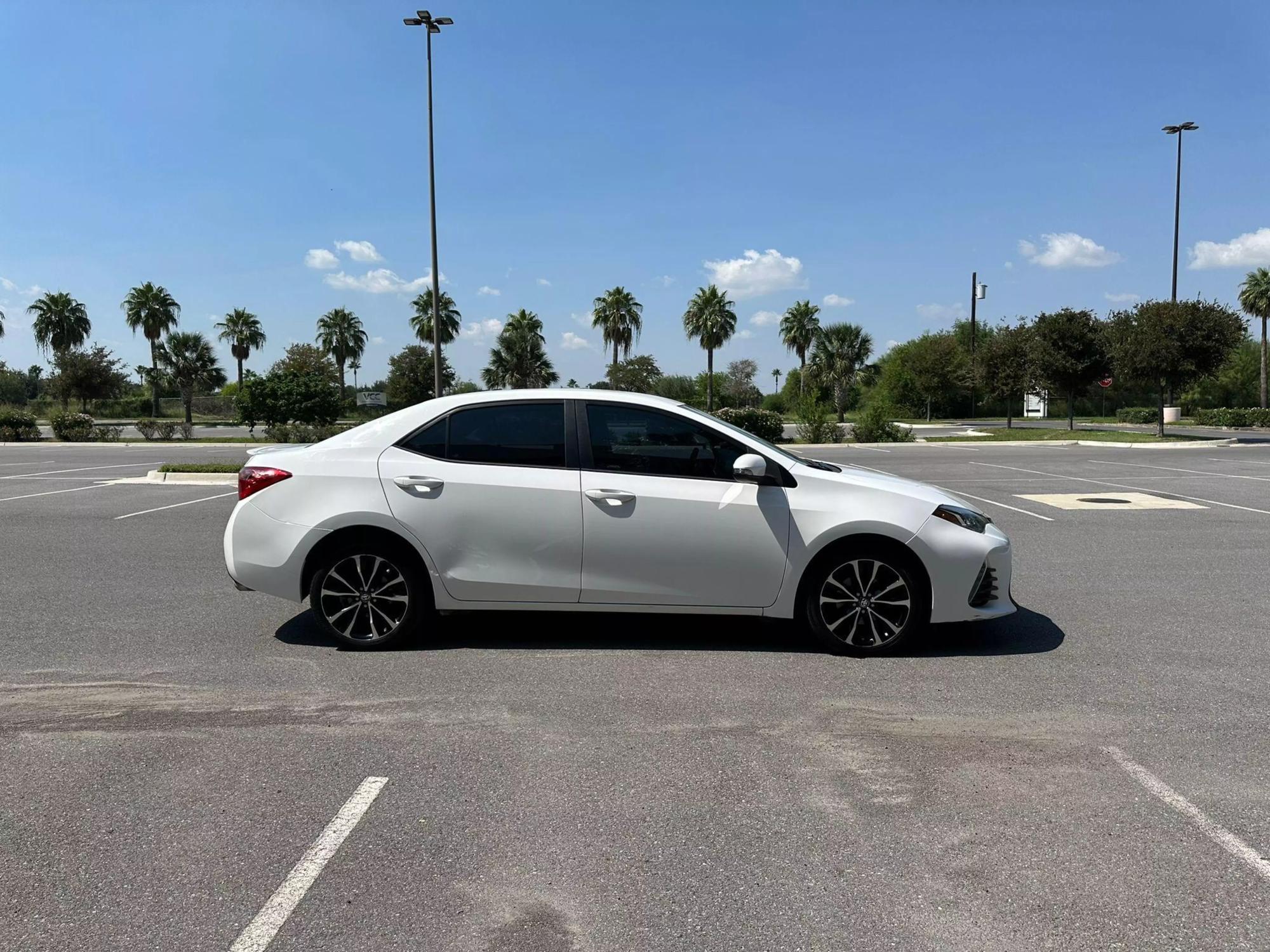 2018 Toyota Corolla SE photo 14