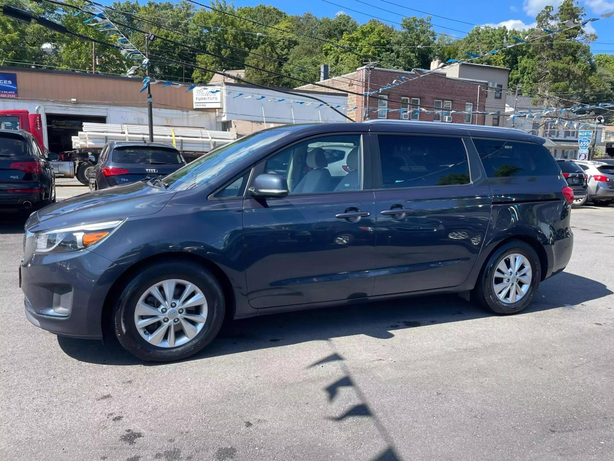 2016 Kia Sedona LX photo 79