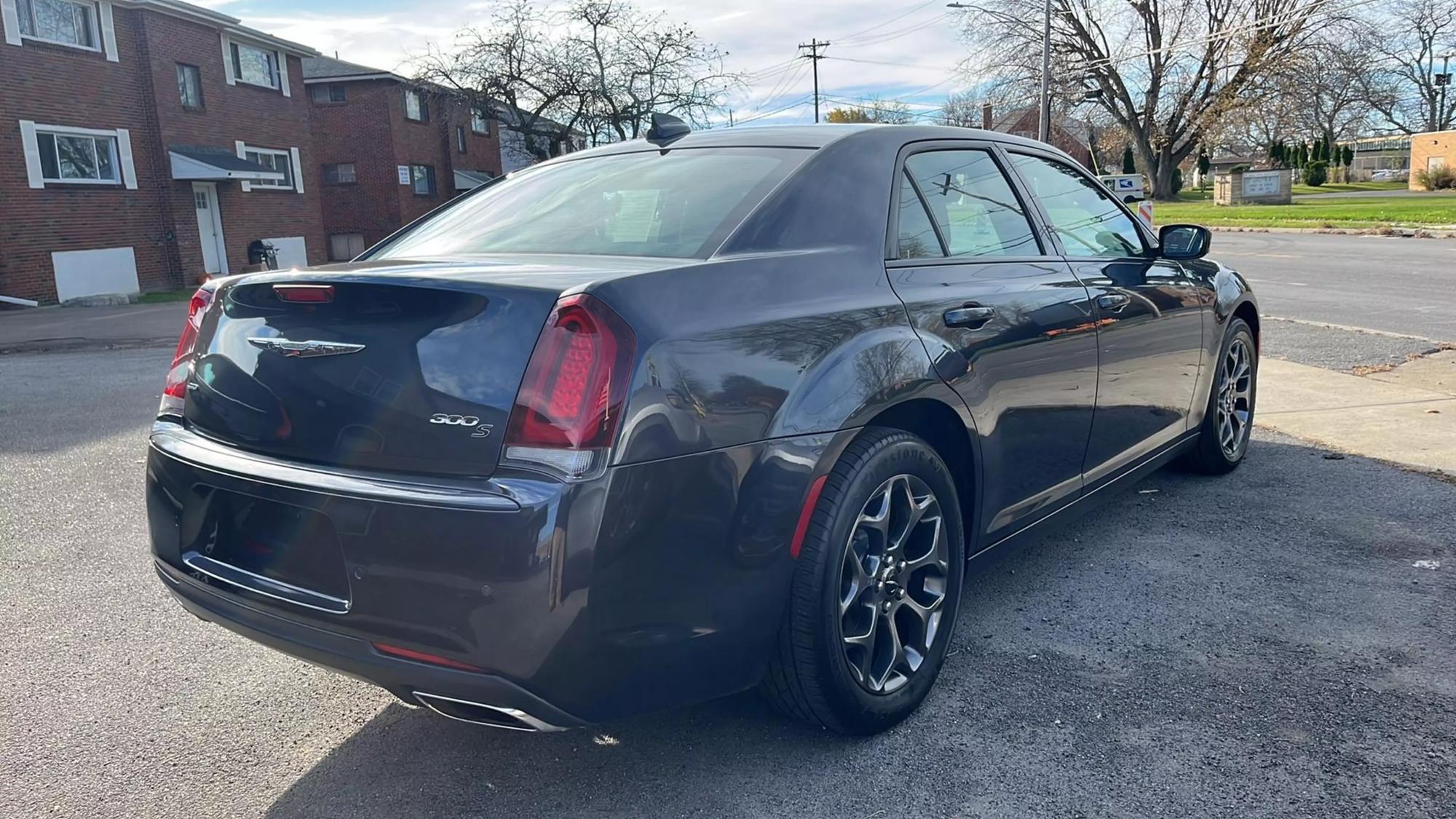 2016 Chrysler 300 S photo 42