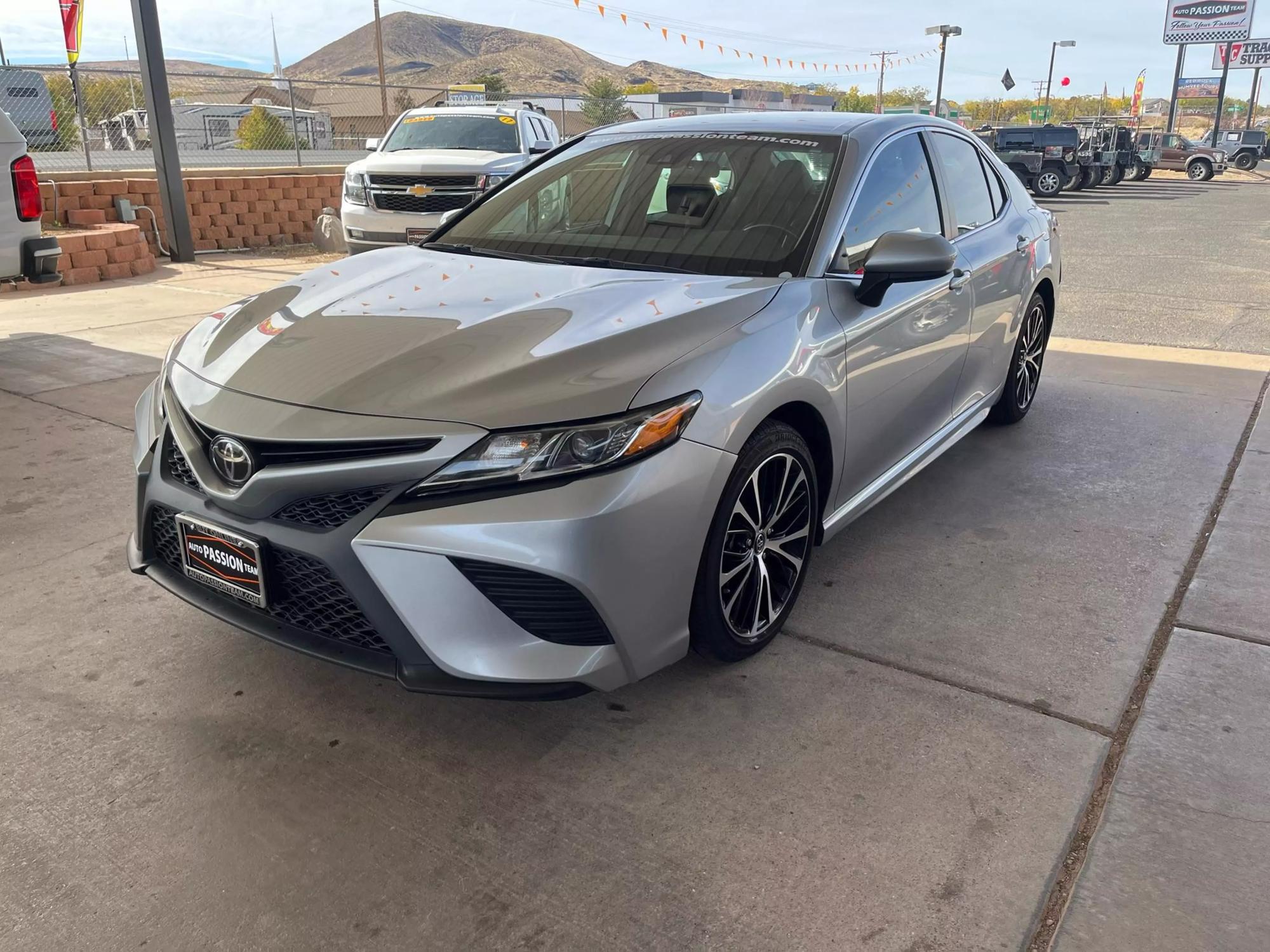 2020 Toyota Camry SE photo 38