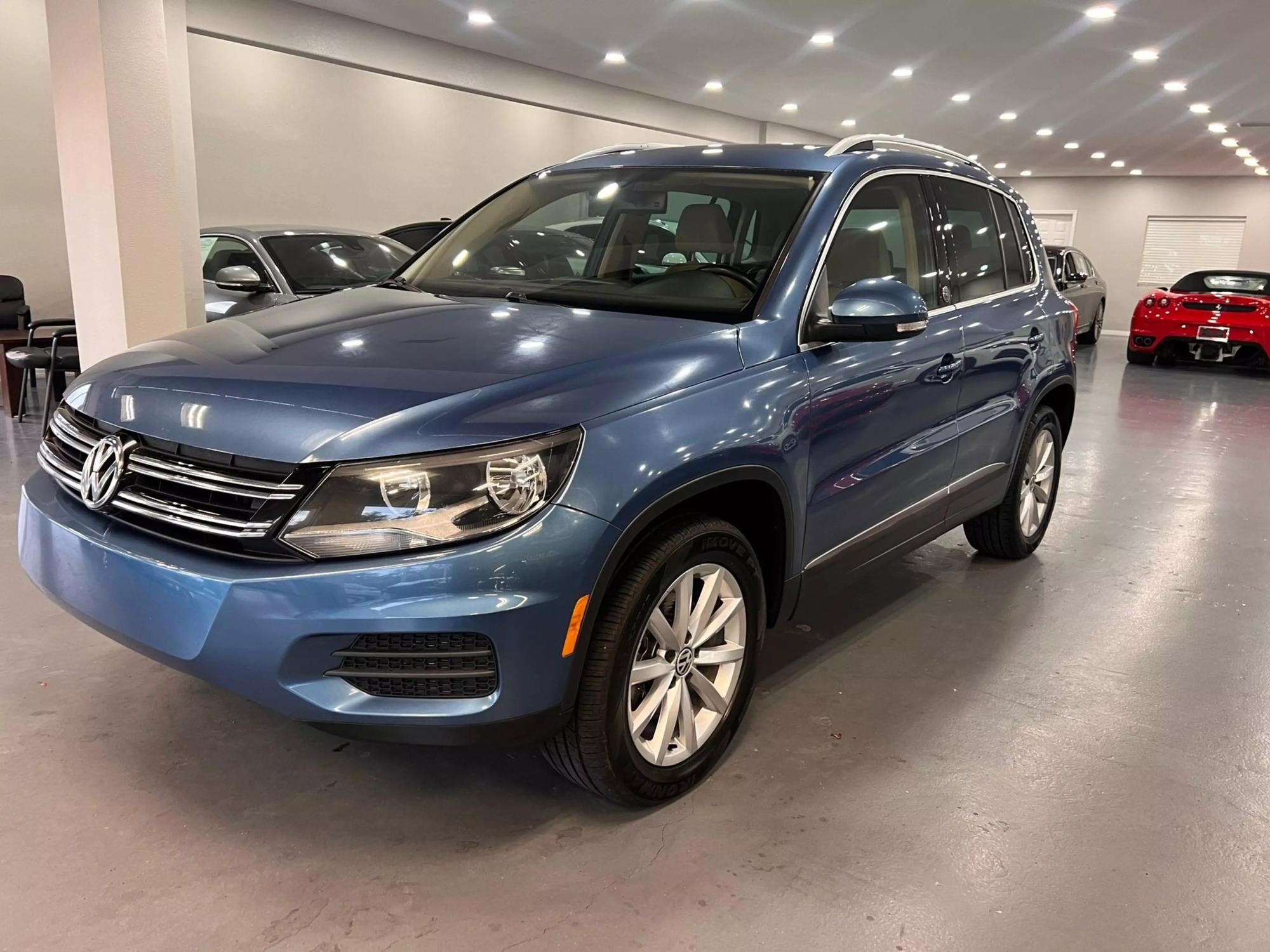 2017 Volkswagen Tiguan Wolfsburg Edition photo 3