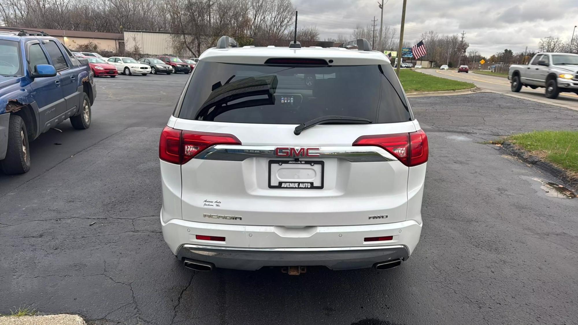 2017 GMC Acadia Denali photo 25