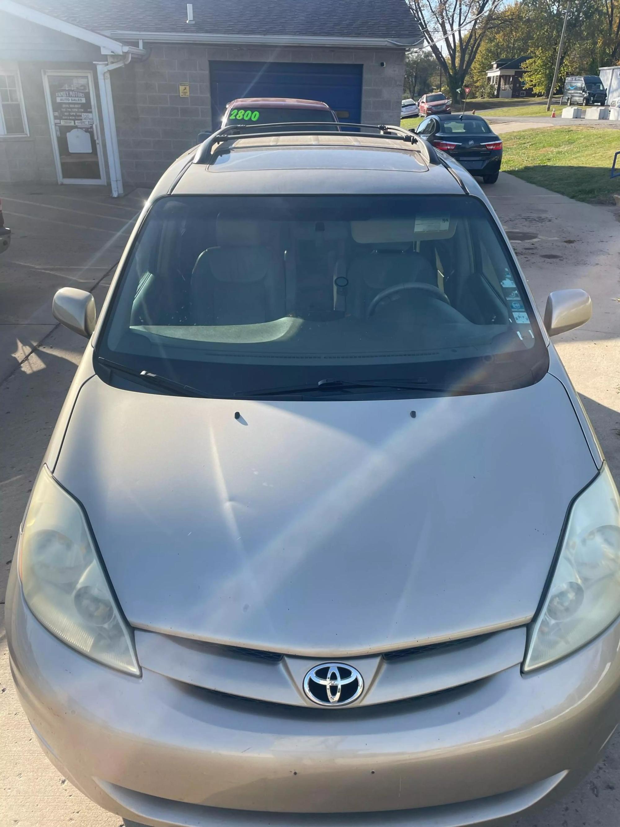 2006 Toyota Sienna XLE photo 23