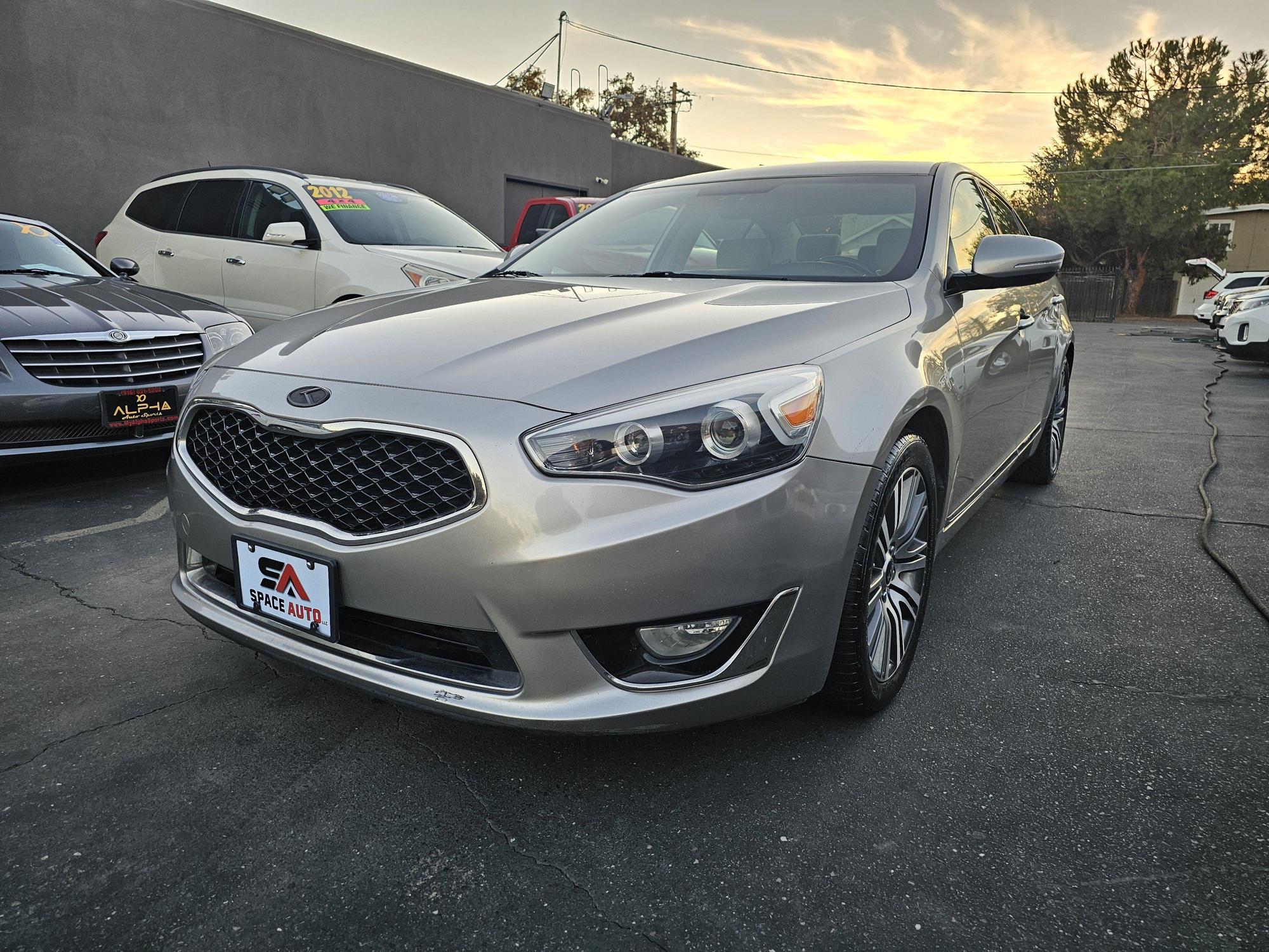 2014 Kia Cadenza Premium photo 38